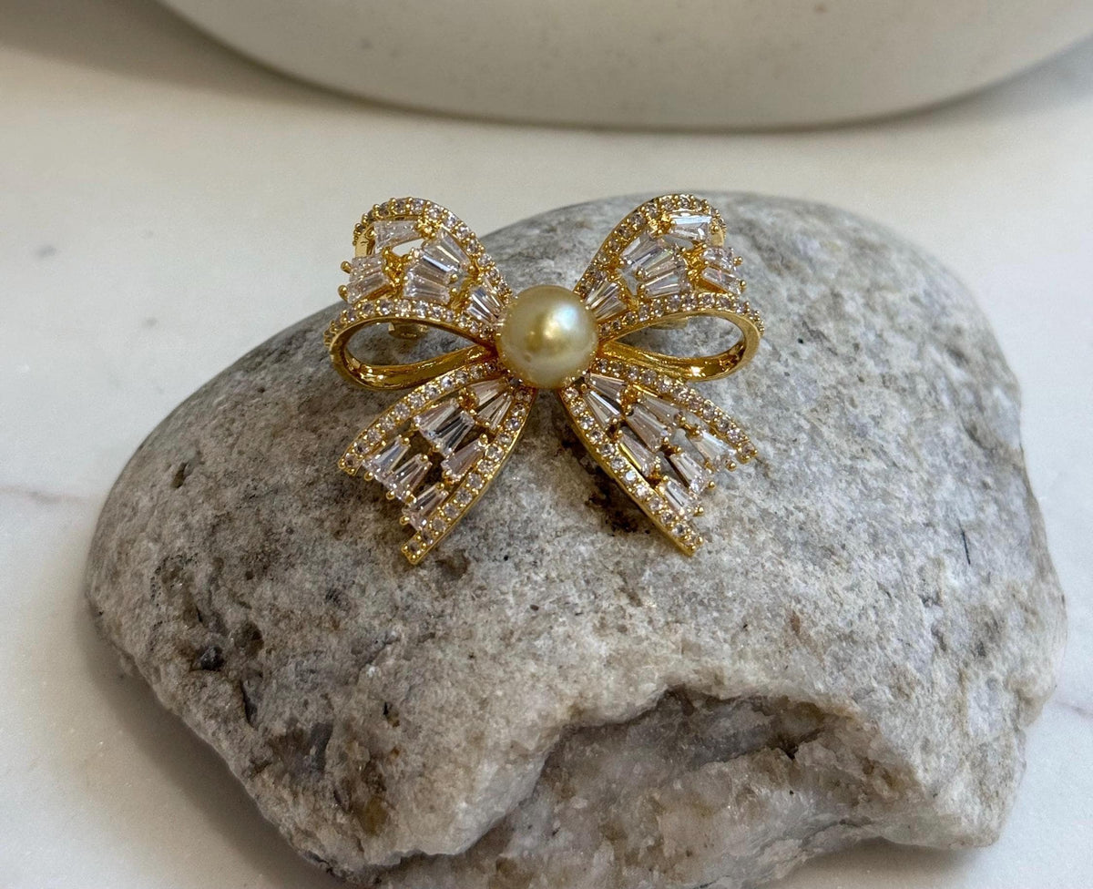 South sea golden pearl brooch: Extreme luster mirrored effect, 9.1mm, ultra gold pearl. Christmas Brooch.