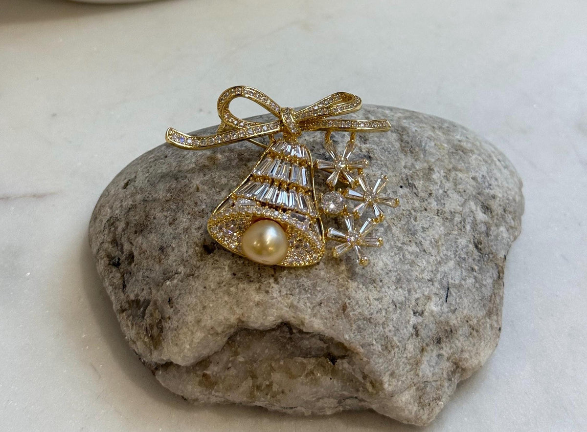 South sea golden pearl Christmas Bell brooch: Extreme luster mirrored, 9.5mm, 5x4.2cm.
