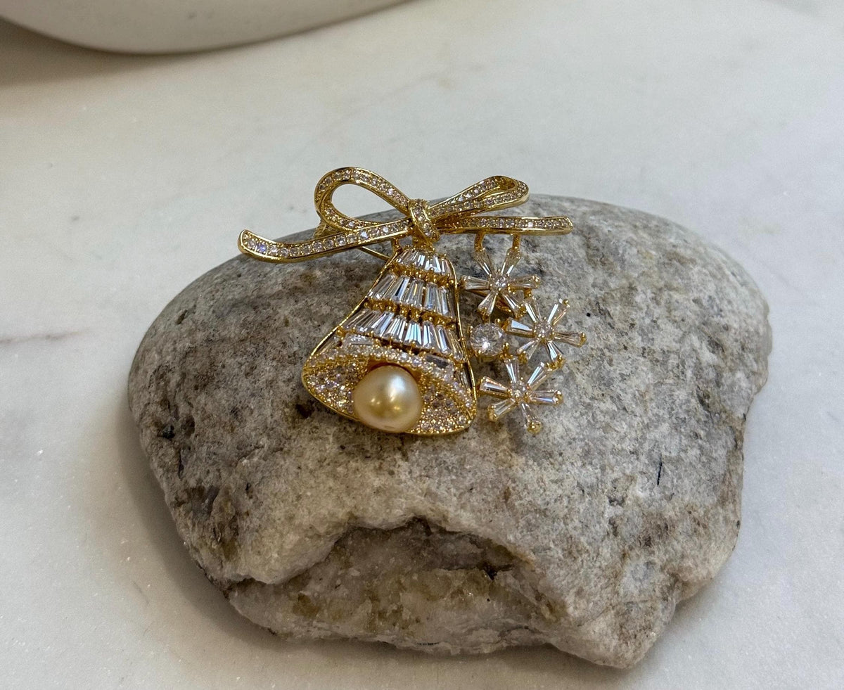 South sea golden pearl Christmas Bell brooch: Extreme luster mirrored, 9.5mm, 5x4.2cm.