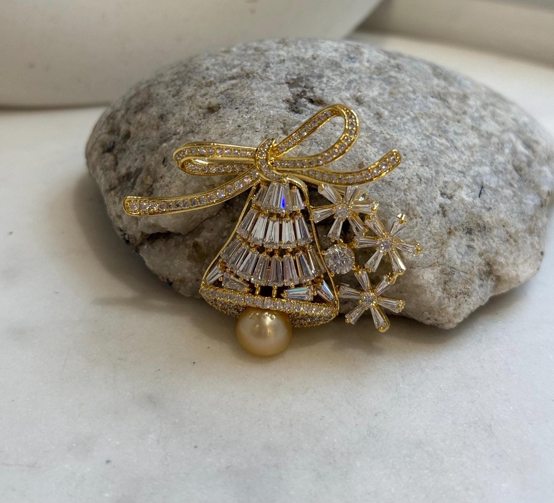 South sea golden pearl Christmas Bell brooch: Extreme luster mirrored, 9.5mm, 5x4.2cm. Christmas bell