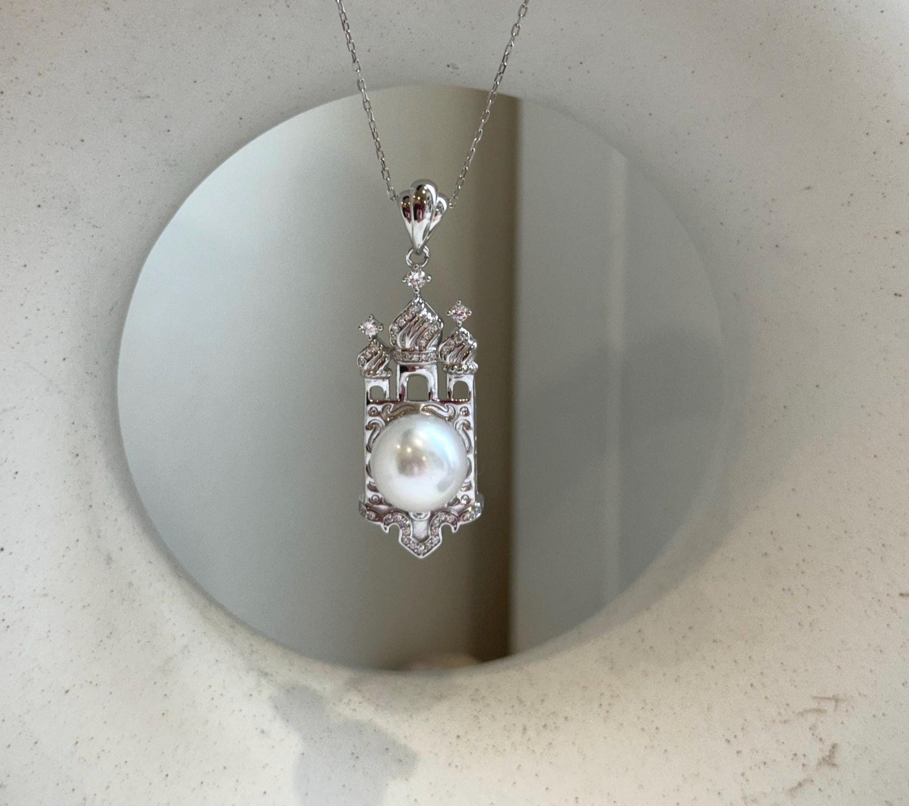 11mm White Edison Pearl pendant: Extreme luster mirrored, cold white pearl, 1.5x4.4cm, S925 silver pendant chain set.