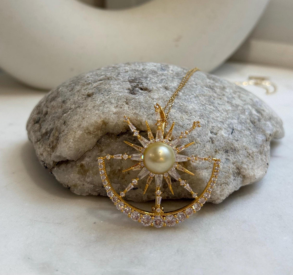 South sea golden pearl Star brooch pendant 2in1: Extreme strong luster, 9.7mm, ultra gold pearl, s925 silver chain not included.