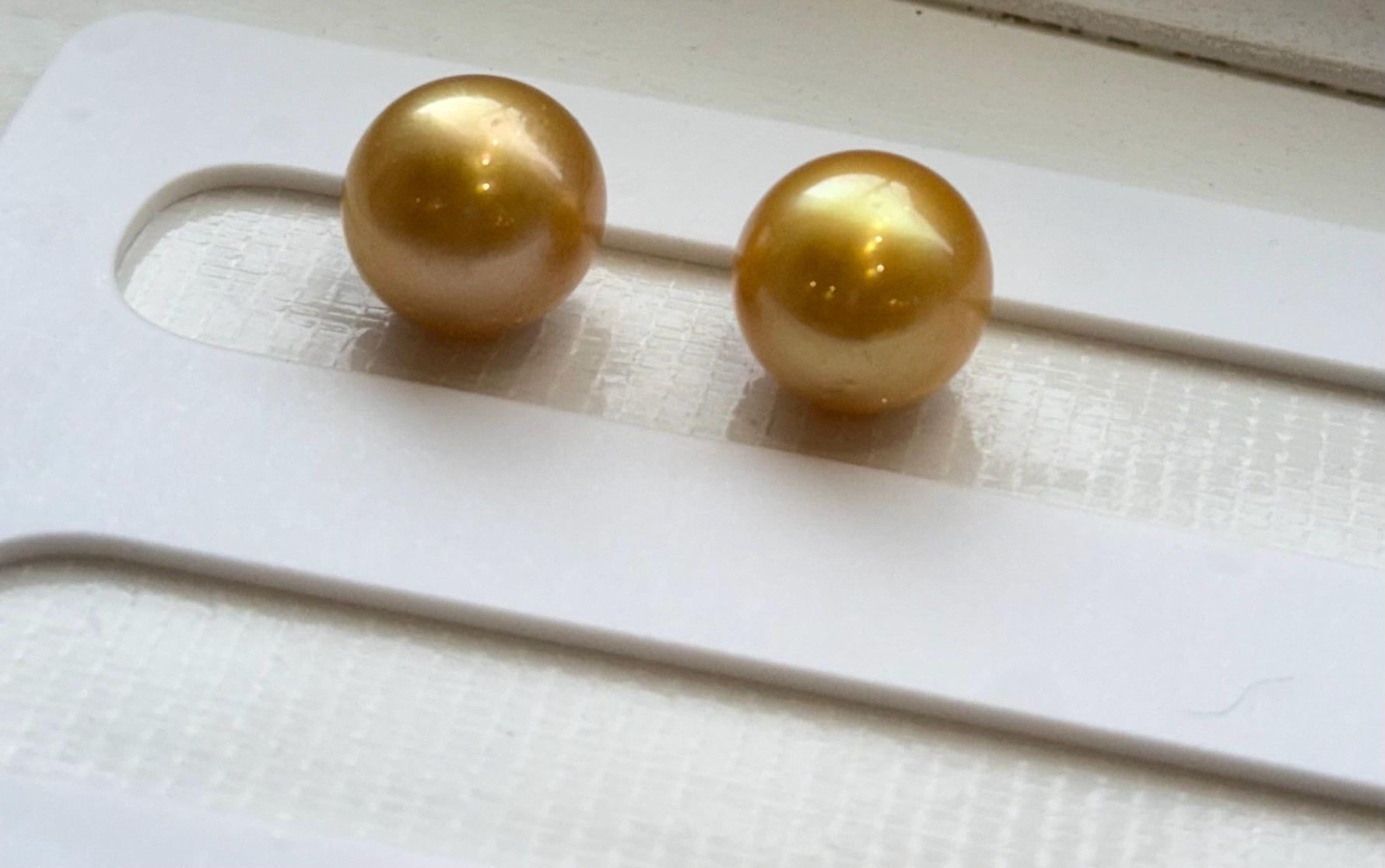 Sold out!! WL 12.7mm South Sea Deep Golden Pearl. 18K Yellow gold thick Studs, cad429.99