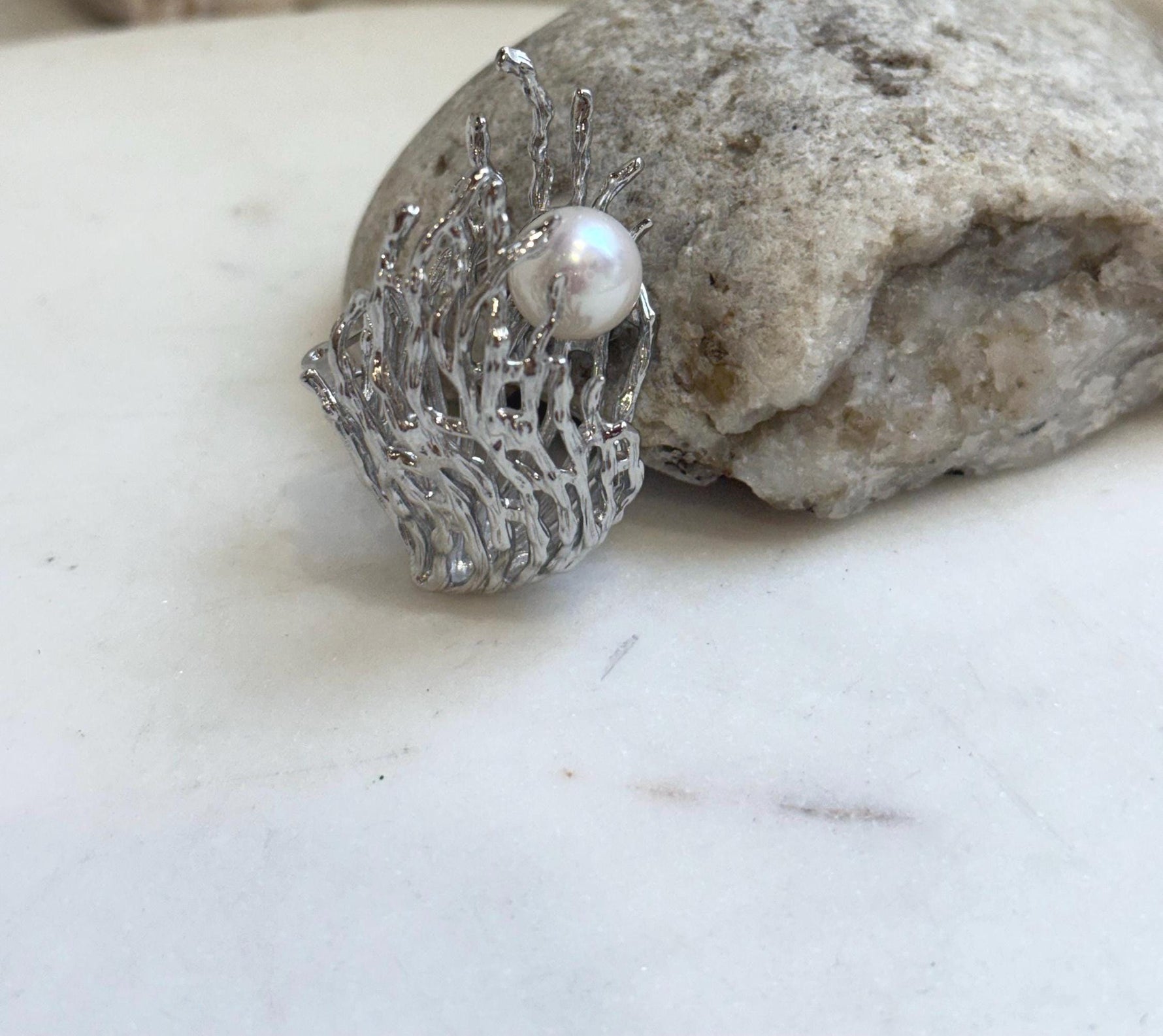 11.2mm white Pearl Brooch Pendant 2in1: Extreme Luster mirrored, white with pink hue, Seaweed 3D brooch, s925 silver chain seperate purchase
