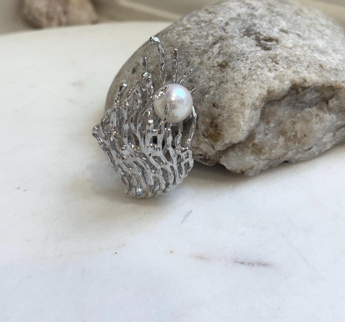 11.2mm white Pearl Brooch Pendant 2in1: Extreme Luster mirrored, white with pink hue, Seaweed 3D brooch, s925 silver chain.