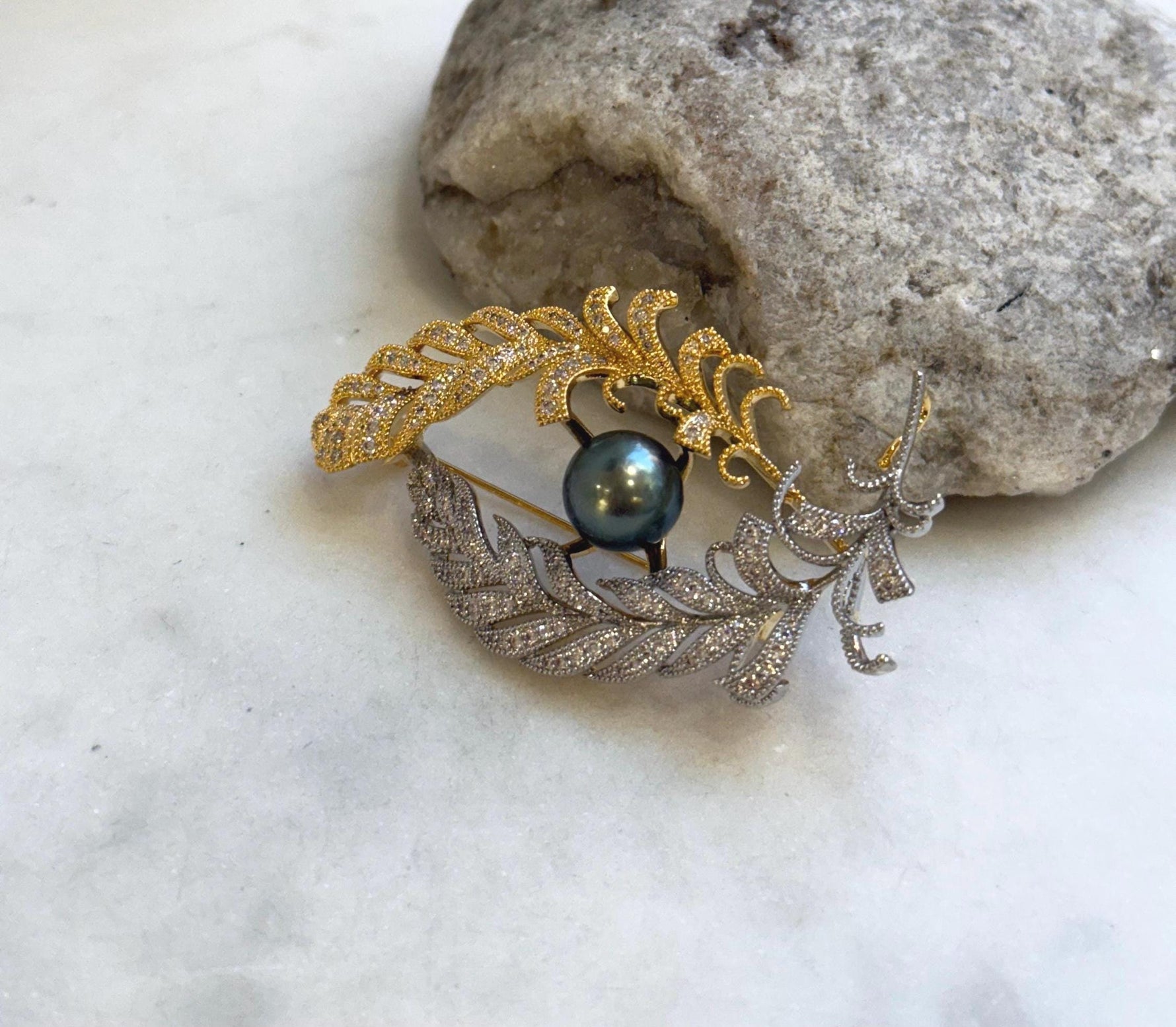 Tahitian Ocean Pearl Vintage Brooch Pendant 2in1: Extreme Luster, 10.3mm, peacock hunter green pearl, S925 silver chain not included.