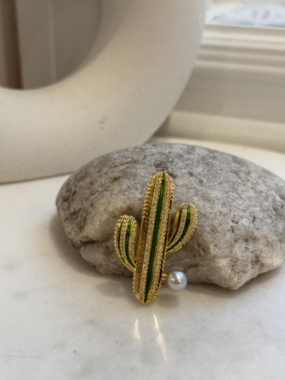 Akoya ocean pearl Cactus brooch: Extreme luster mirrored, 7.1mm, Blue silver.