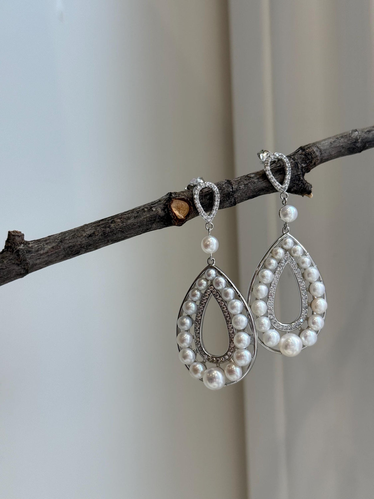36pcs 3-5.5mm White pearls Earrings: Extreme luster mirrored, 4.8cm high, S925 silver vintage earrings.