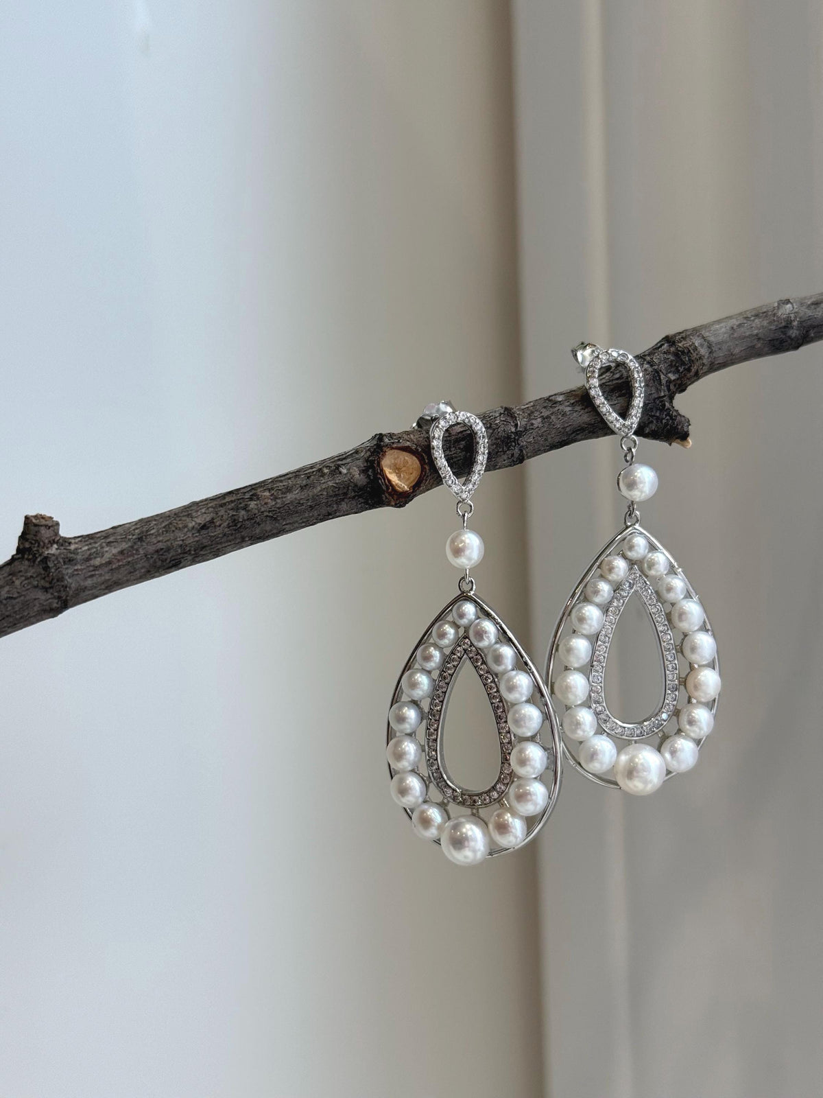 36pcs 3-5.5mm White pearls Earrings: Extreme luster mirrored, 4.8cm high, S925 silver vintage earrings.