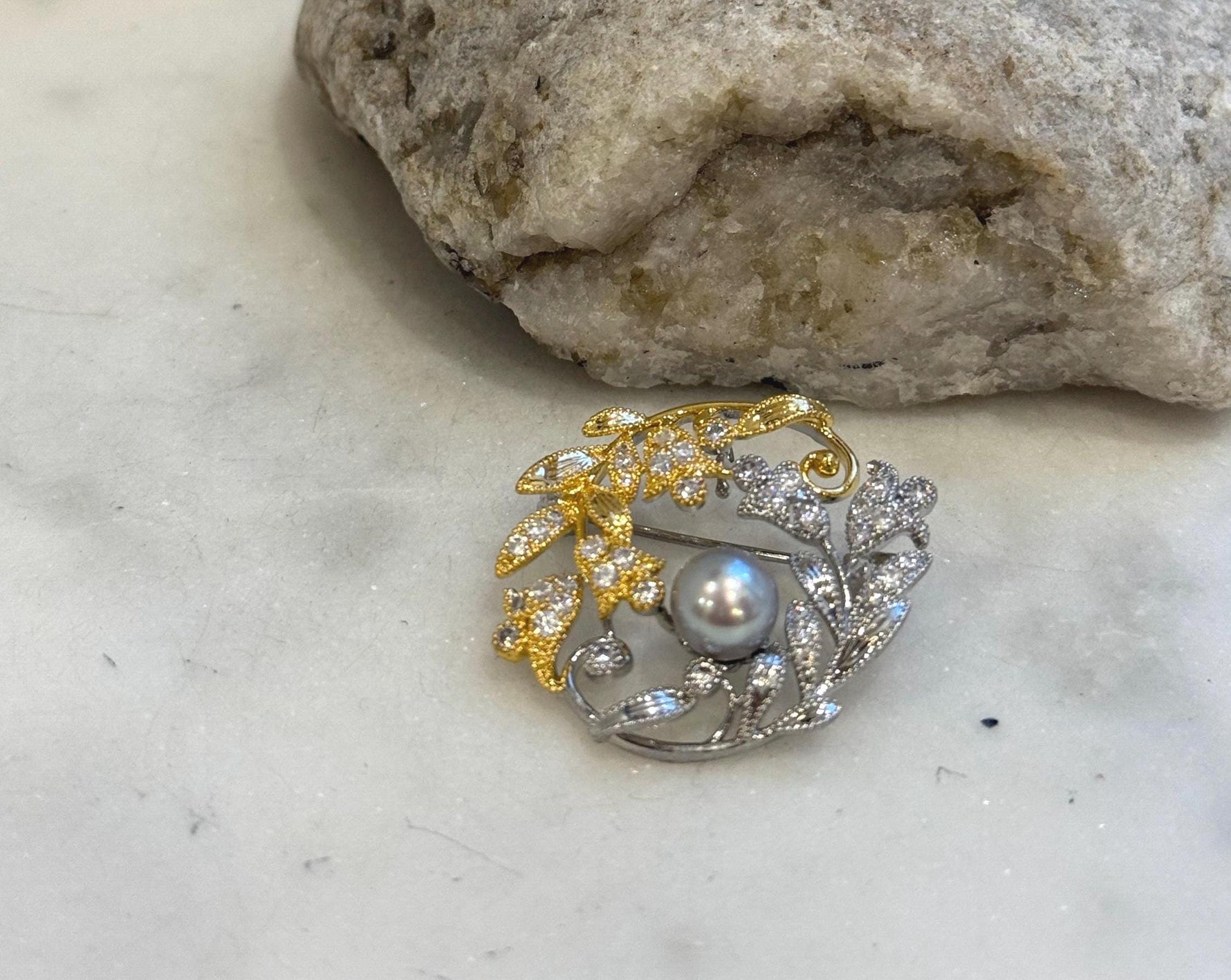 Akoya ocean pearl Floral brooch pendant 2in1: Extreme luster mirrored, 7.4mm, Blue silver. s925 silver chain not included.
