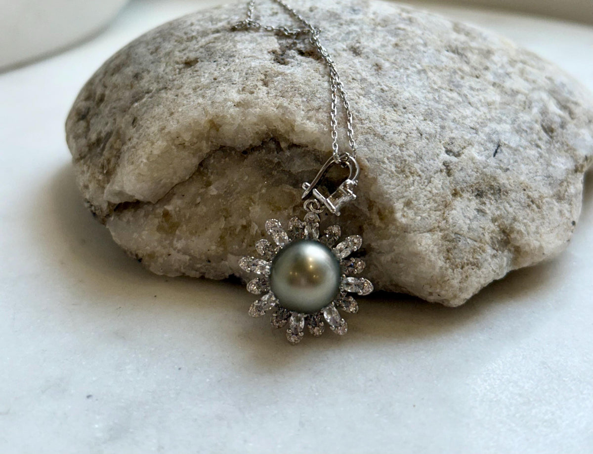 10.4mm Tahitian platinum ocean pearl Floral pendant: Extreme luster mirrored, S925 silver pendant chain set. gift for her