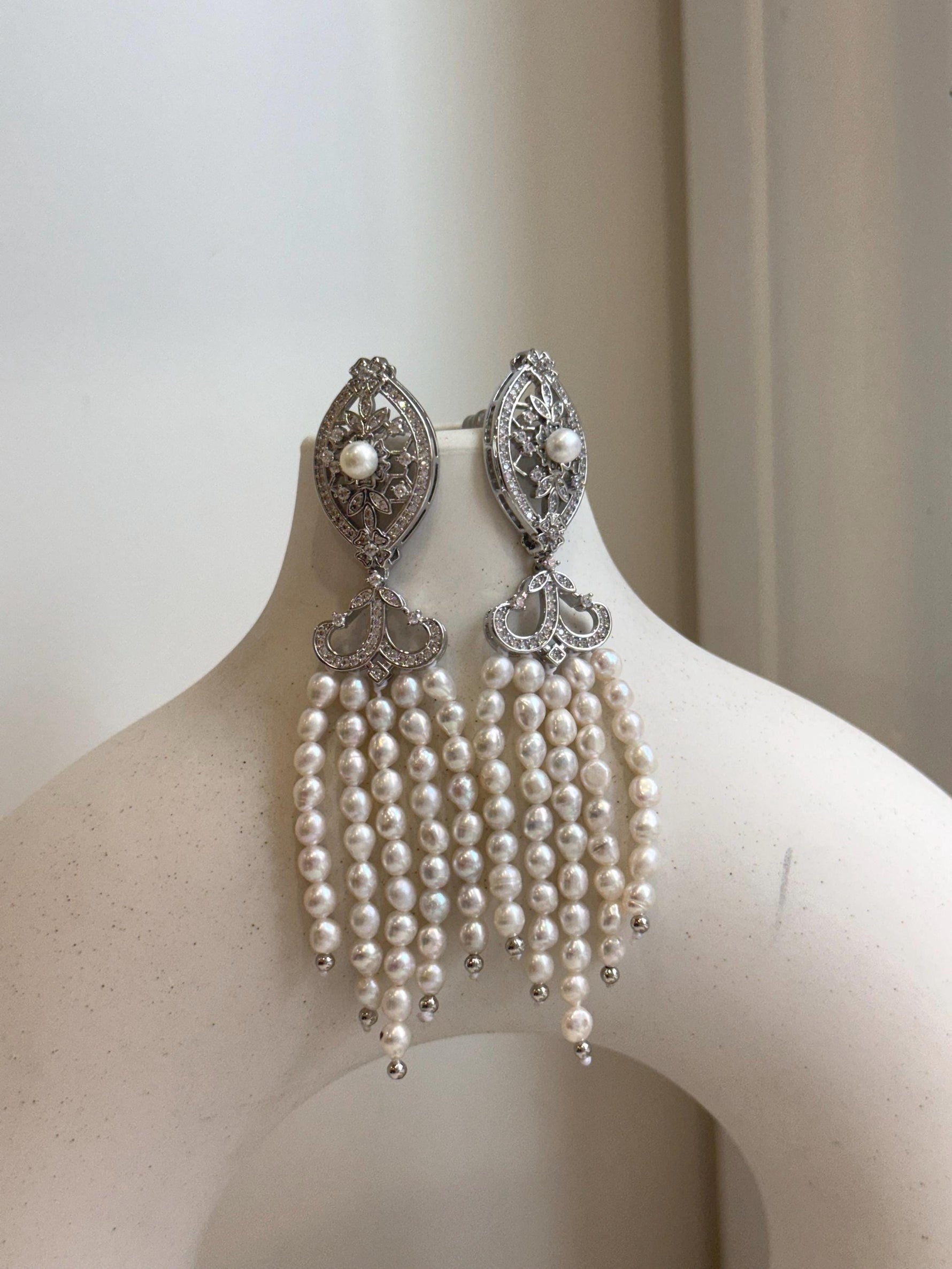 90pcs Extreme luster white small pearls Earring Chandeliers, Vintage design, 9cm high.