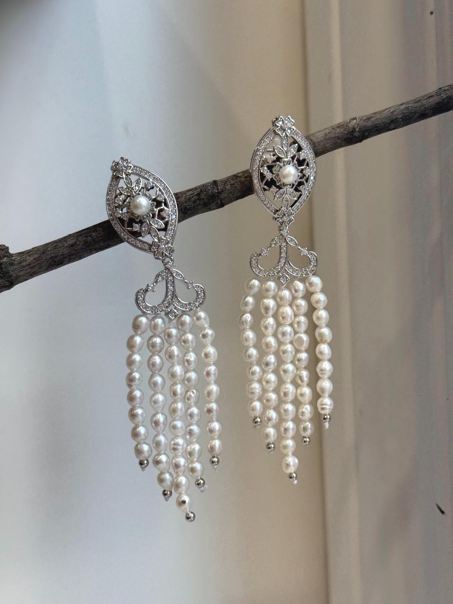 90pcs Extreme luster white small pearls Earring Chandeliers, Vintage design, 9cm high.