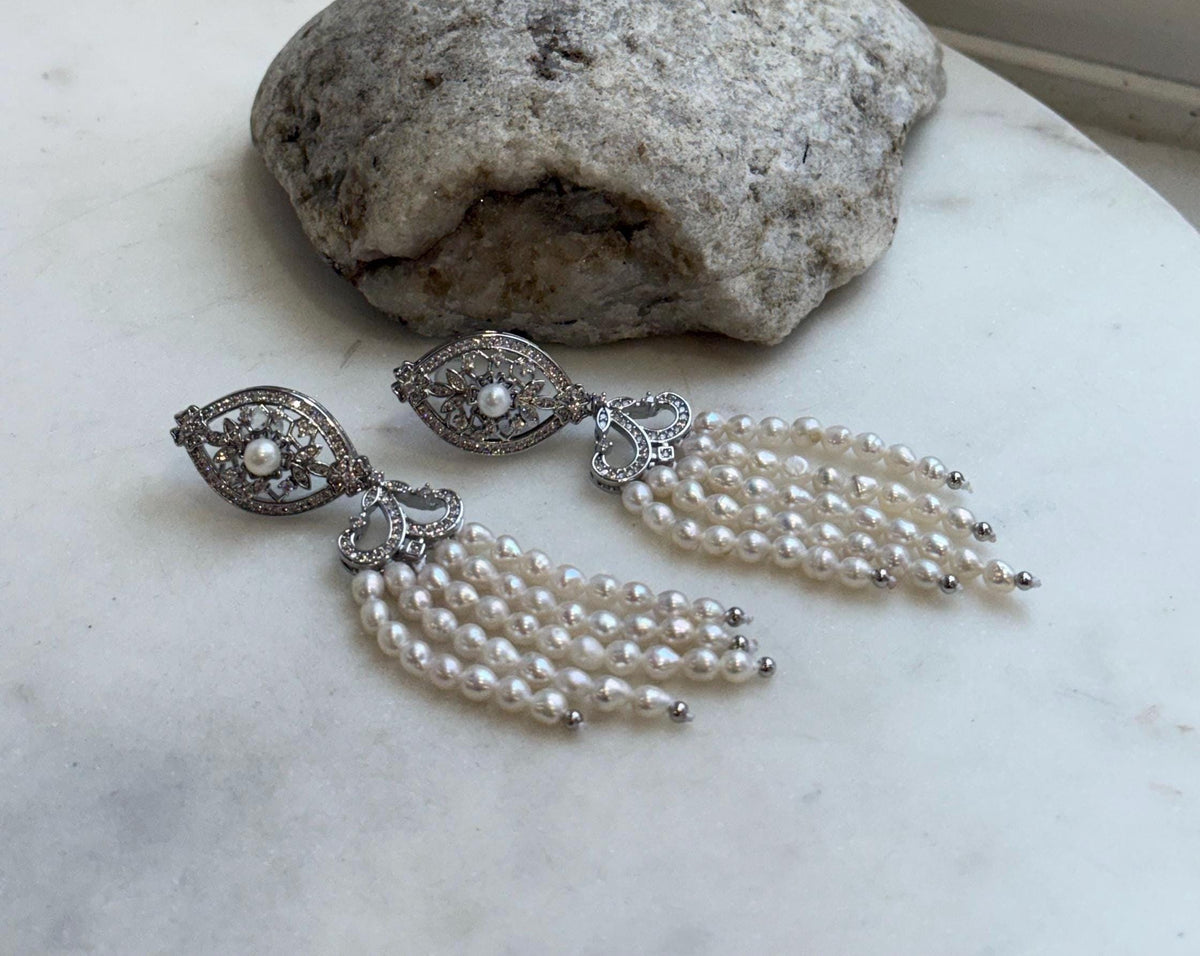 90pcs Extreme luster white small pearls Earring Chandeliers, Vintage design, 9cm high.