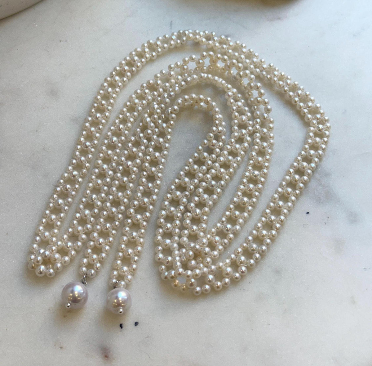 40.2” White Round Pearls Necklace or waist belt: Extreme luster mirrored, thousand pearls.