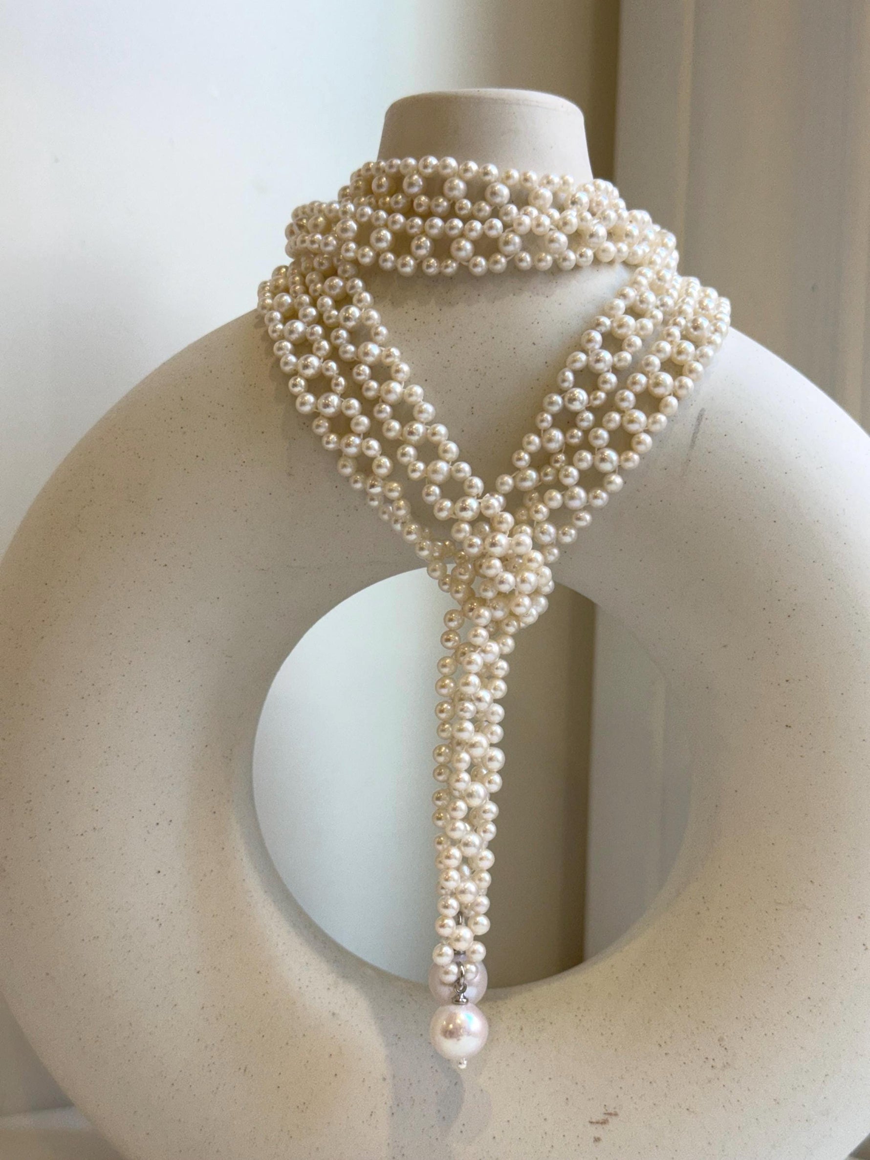 40.2” White Round Pearls Necklace or waist belt: Extreme luster mirrored, thousand pearls.