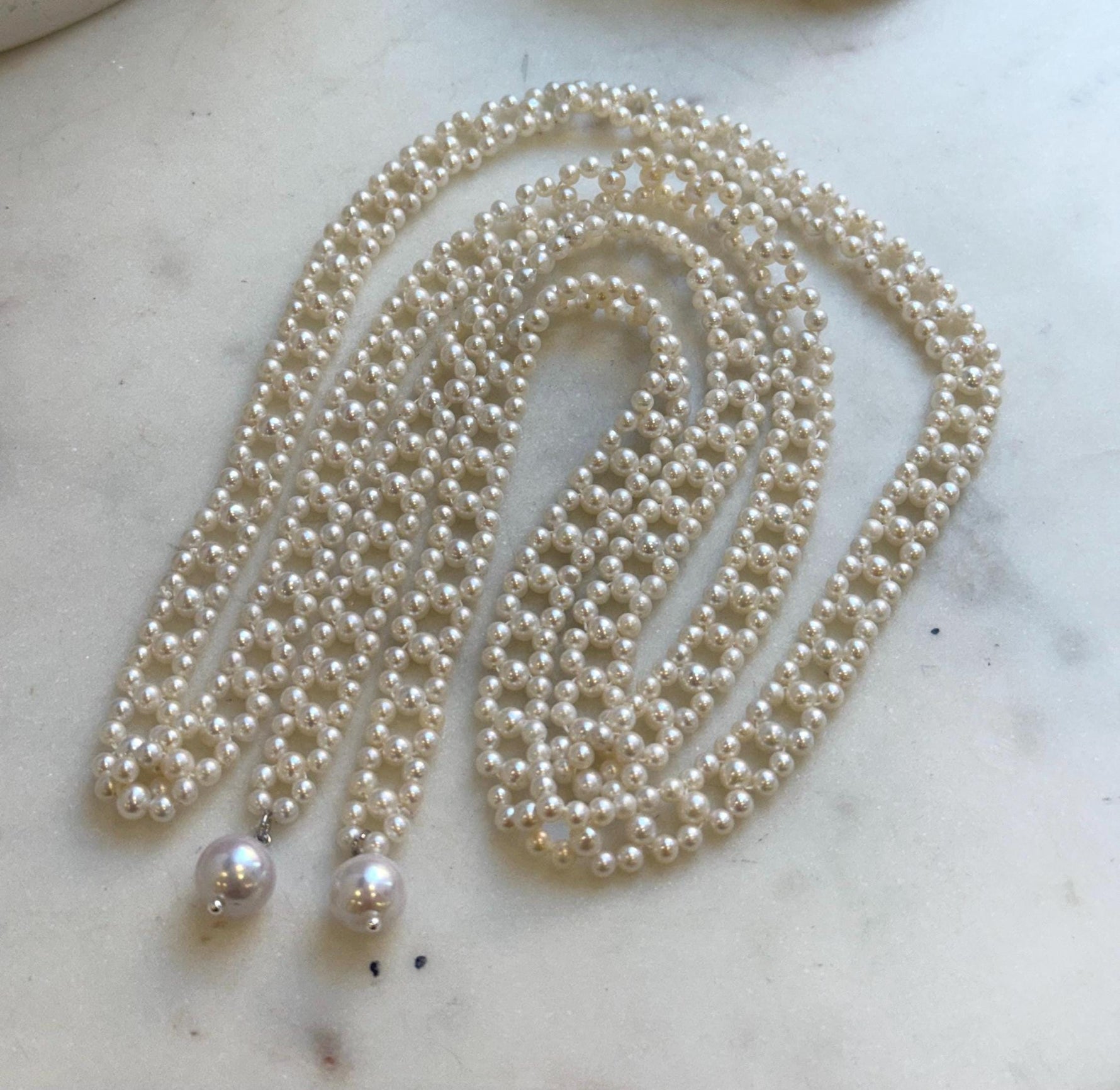 40.2” White Round Pearls Necklace or waist belt: Extreme luster mirrored, thousand pearls.