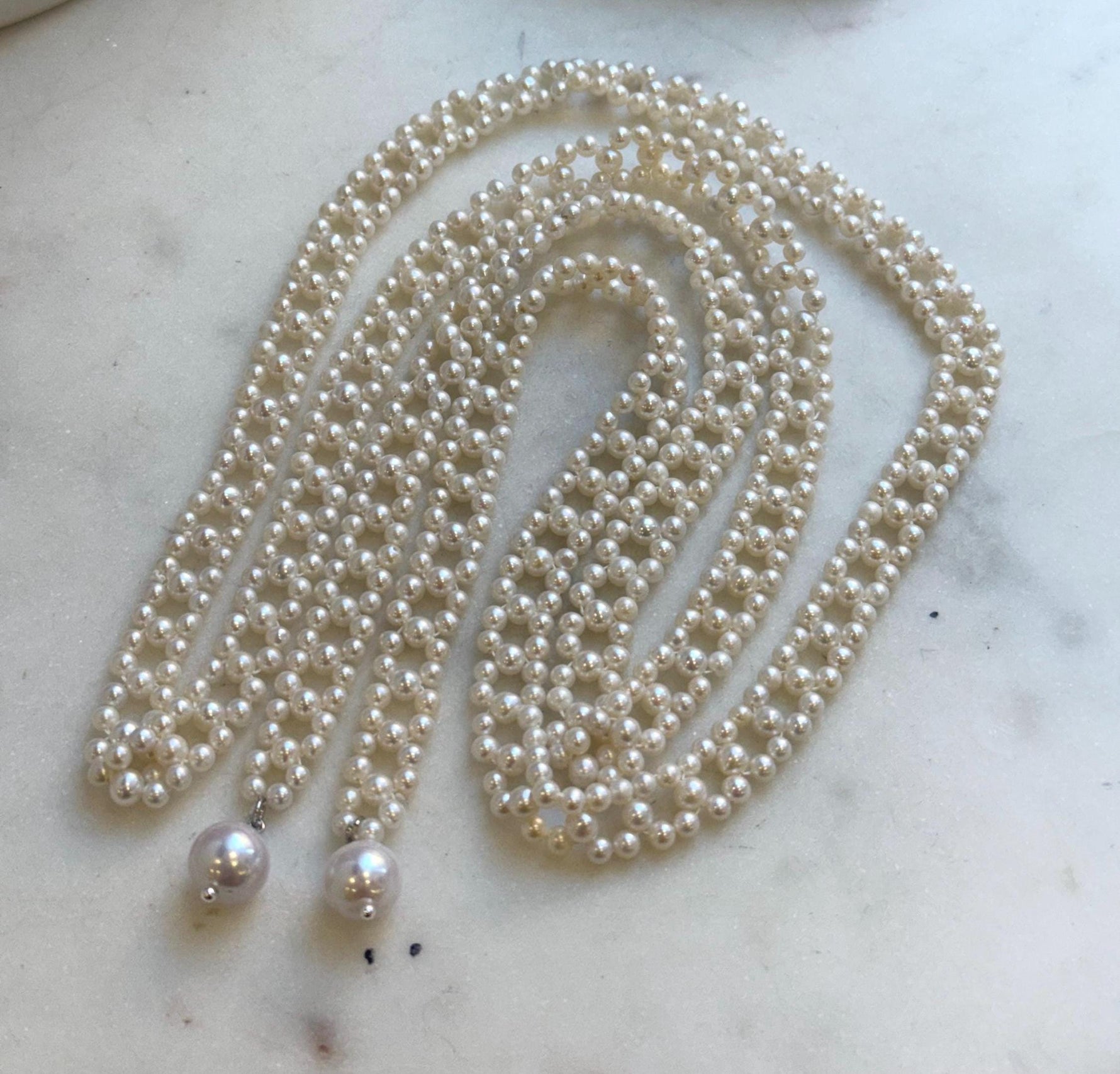 40.2” White Round Pearls Necklace or waist belt: Extreme luster mirrored, thousand pearls.