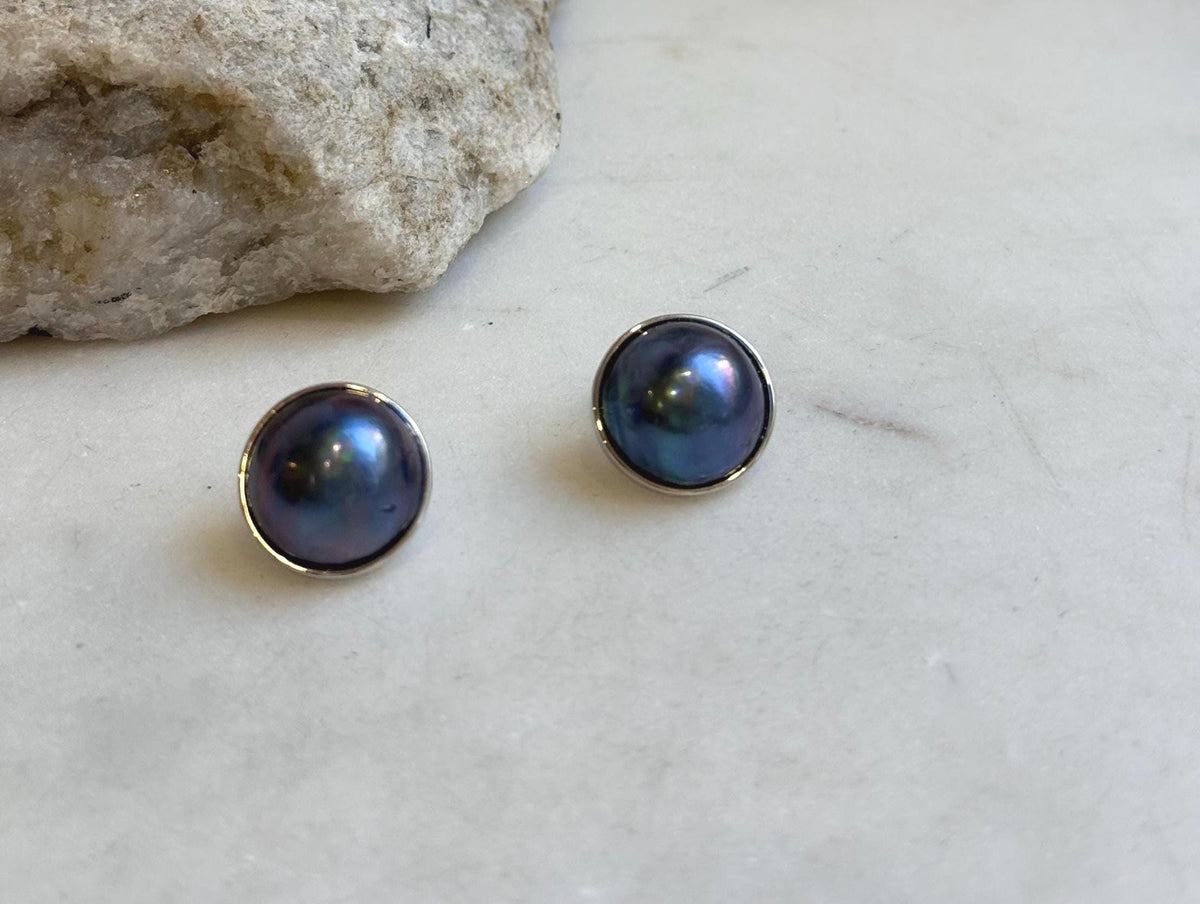 15mm ocean Mabe earrings: Extreme luster mirrored, blue purple pearls, s925 silver edges and studs.