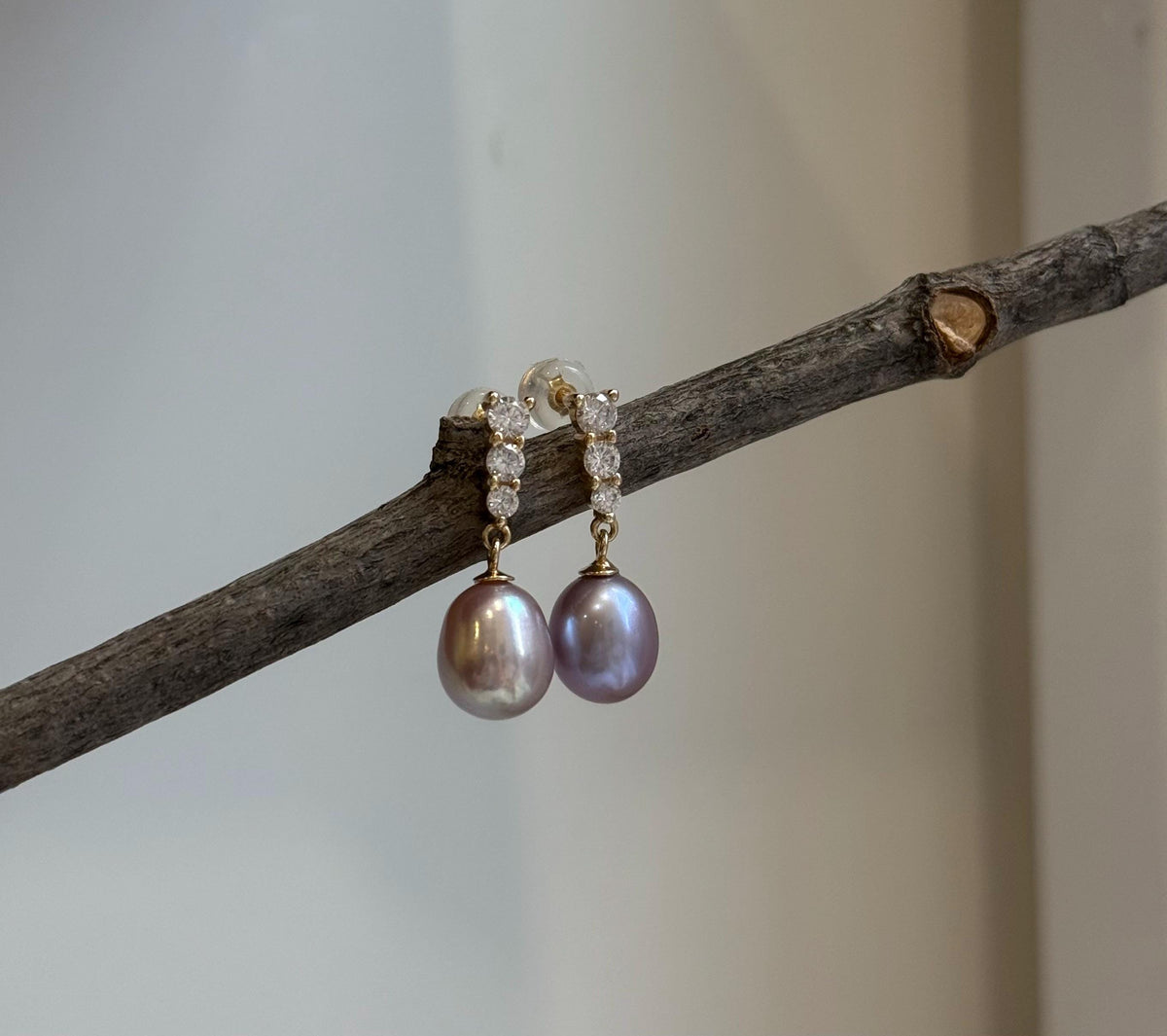 7.9mm Freshwater pearls Earrings: Extreme luster mirrored, Metallic rose lavender, 2.2cm high, S925 silver earrings.Pearl Jewelry Idea.