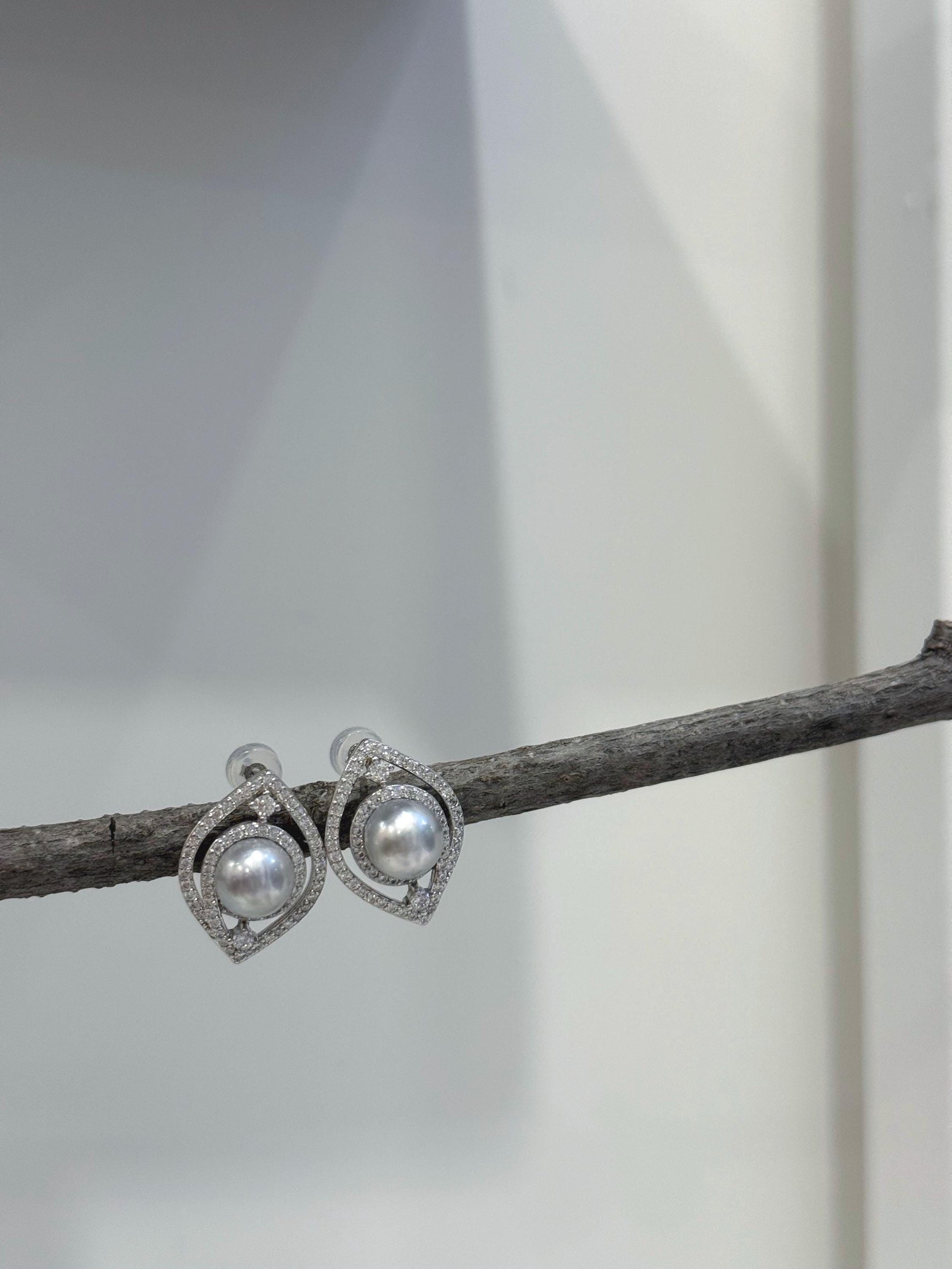 7.5mm Akoya ocean Blue silver pearls earings: Extreme luster mirrored, 1.4x1.9cm, s925 silver earrings. Pearl jewelry idea.