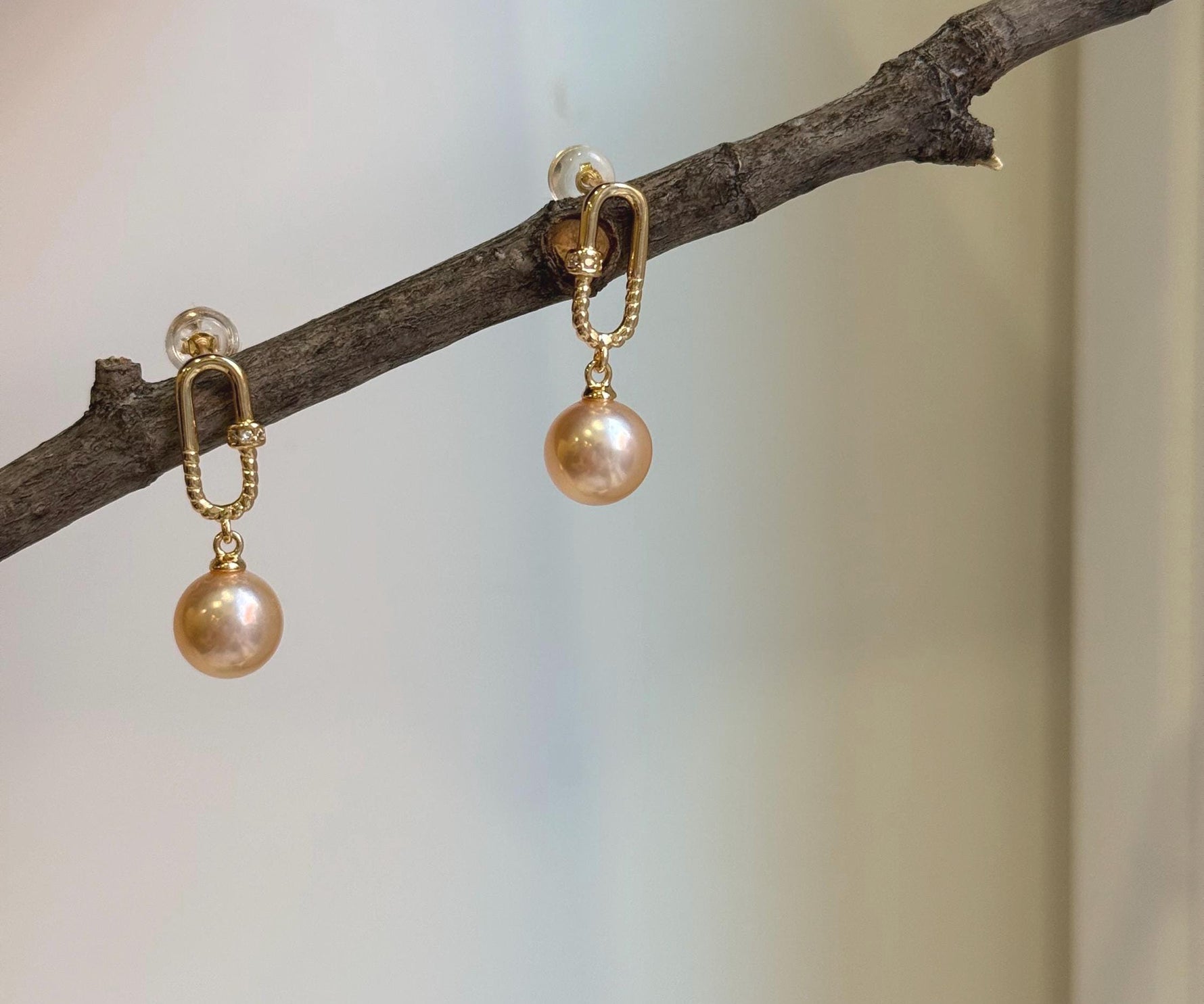8.5mm Peach Gold Pearls Earrings Chandeliers: Extreme luster Mirrored, Metallic peach gold color, 2.5cm high, S925 silver cool earrings.