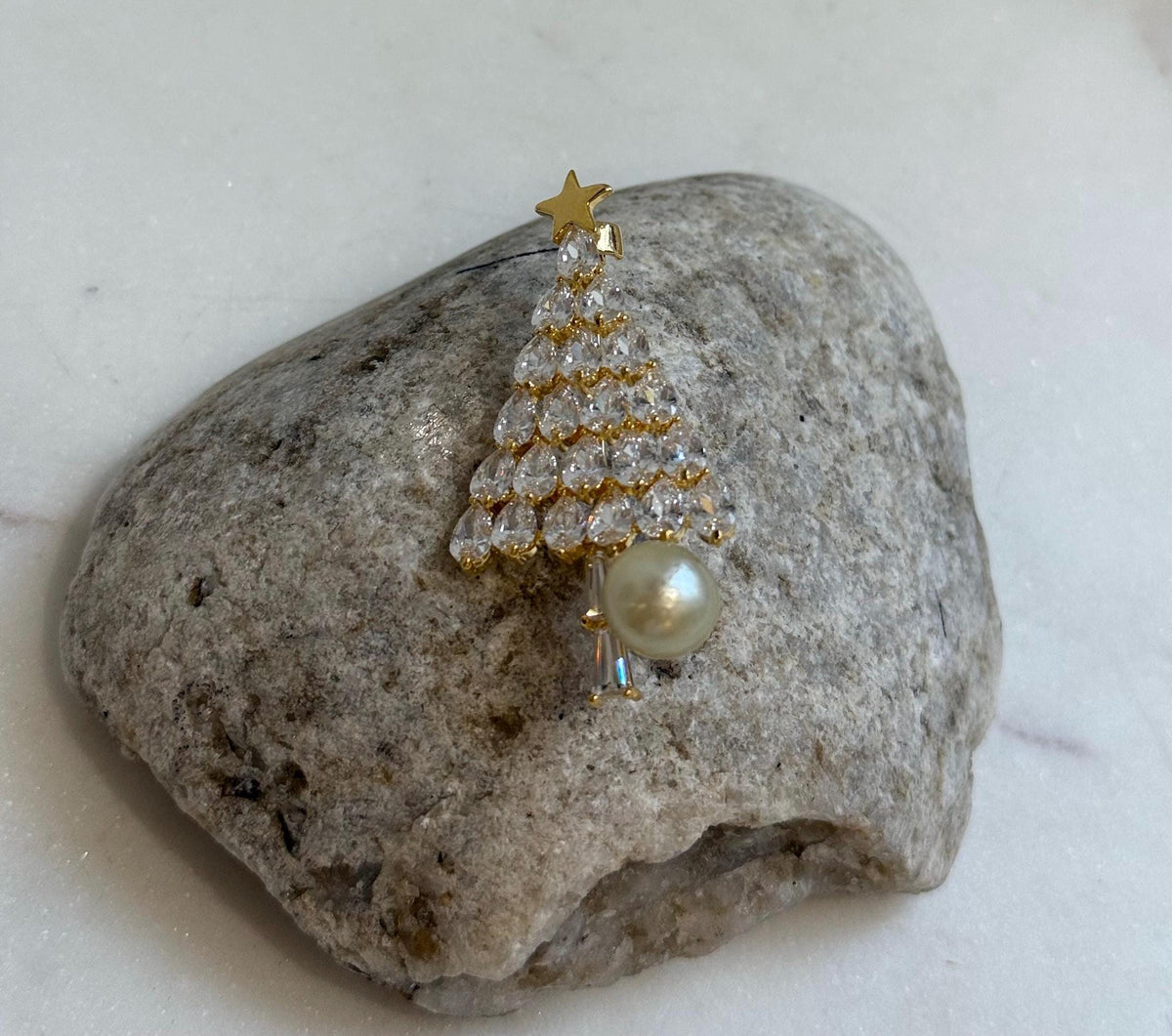 South sea golden pearl brooch: Extreme luster mirrored effect, 9.6mm, light gold pearl. Christmas Brooch.