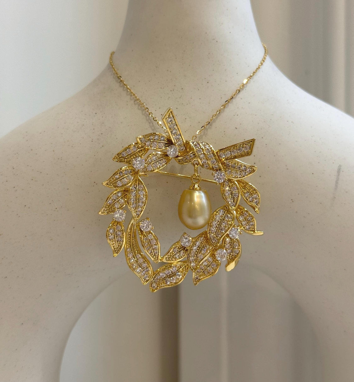 South sea golden pearl Floral Ring brooch pendant 2in1: Extreme strong luster mirrored, 8.5mm, 4.5x4.7cm, s925 silver chain not included. Christmas brooches