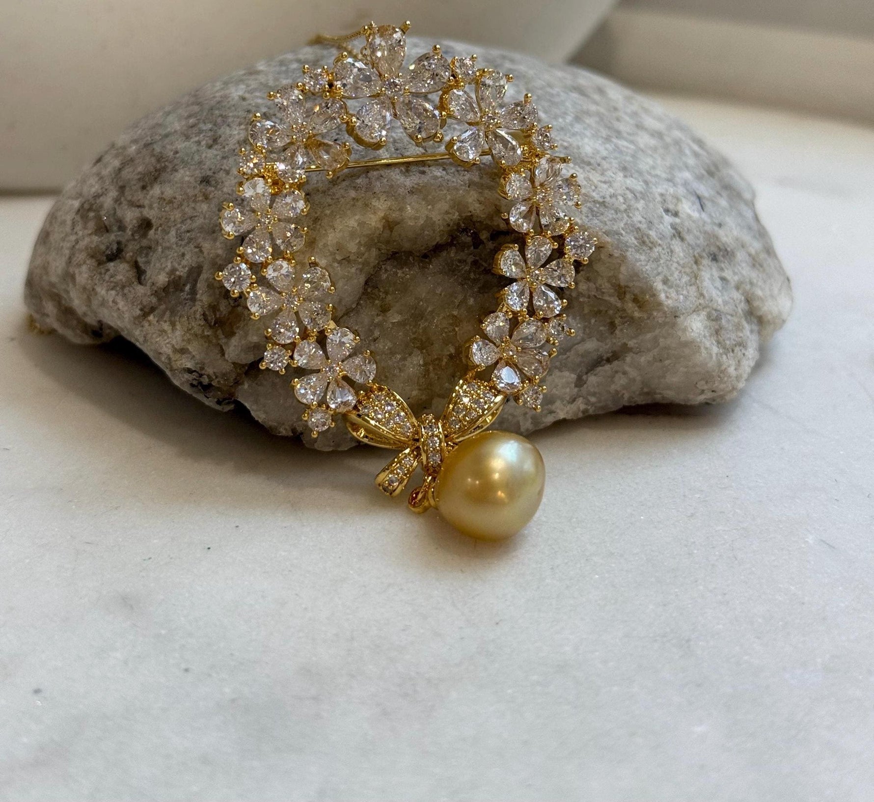 South sea golden pearl Floral Ring brooch pendant 2in1: Extreme strong luster mirrored, 10.7mm, 4x6.7cm, s925 silver chain not included. Christmas brooch