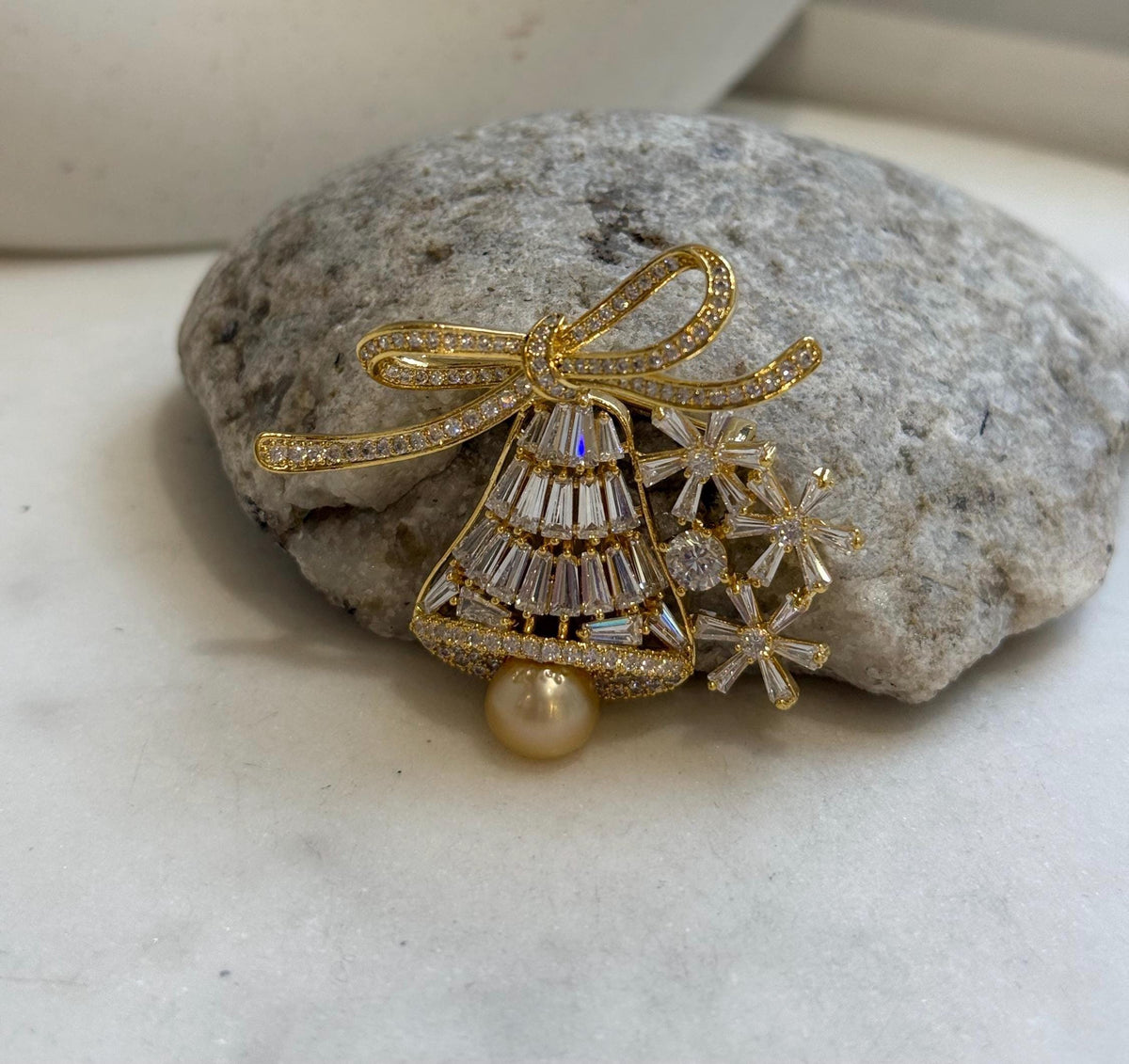 South sea golden pearl Christmas Bell brooch: Extreme luster mirrored, 9.5mm, 5x4.2cm.