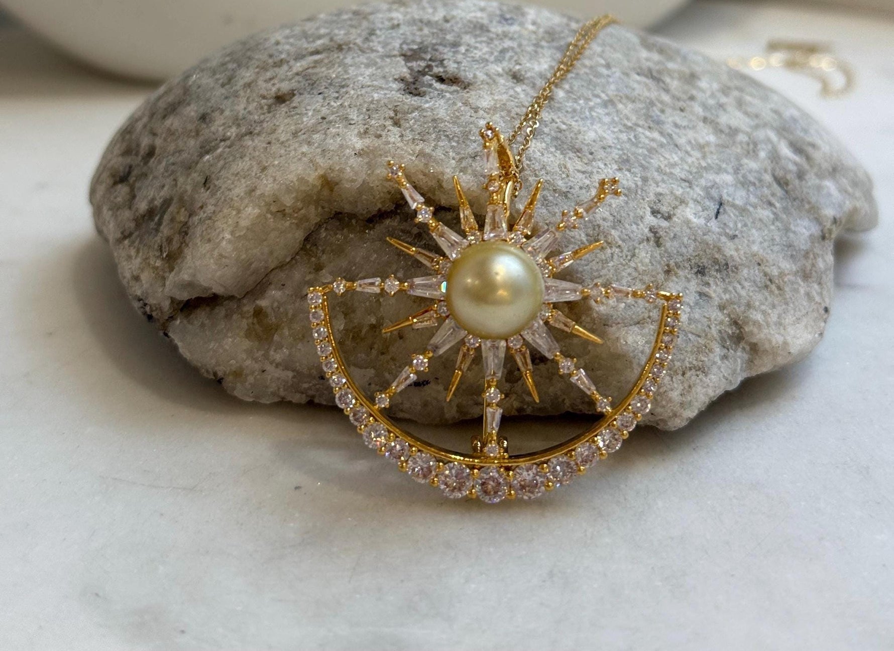 South sea golden pearl Star brooch pendant 2in1: Extreme strong luster, 9.7mm, ultra gold pearl, s925 silver chain not included. daily brooch