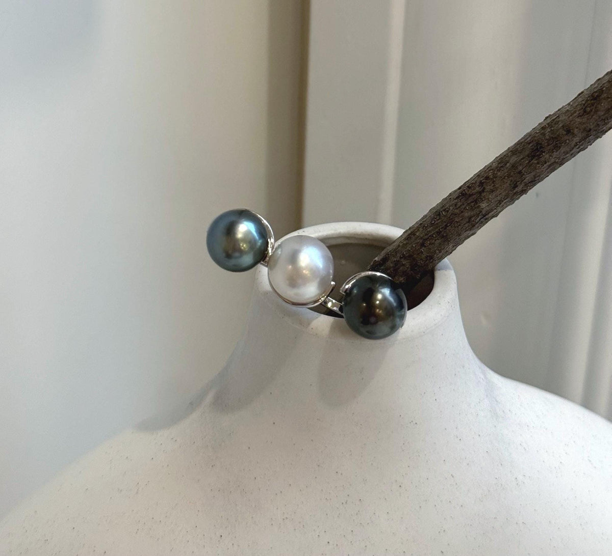 Tri Tahitian Australian ocean white pearls Ring: Extreme luster mirrored, 10.3-10.7mm. S925 silver adjustable Vintage Ring.
