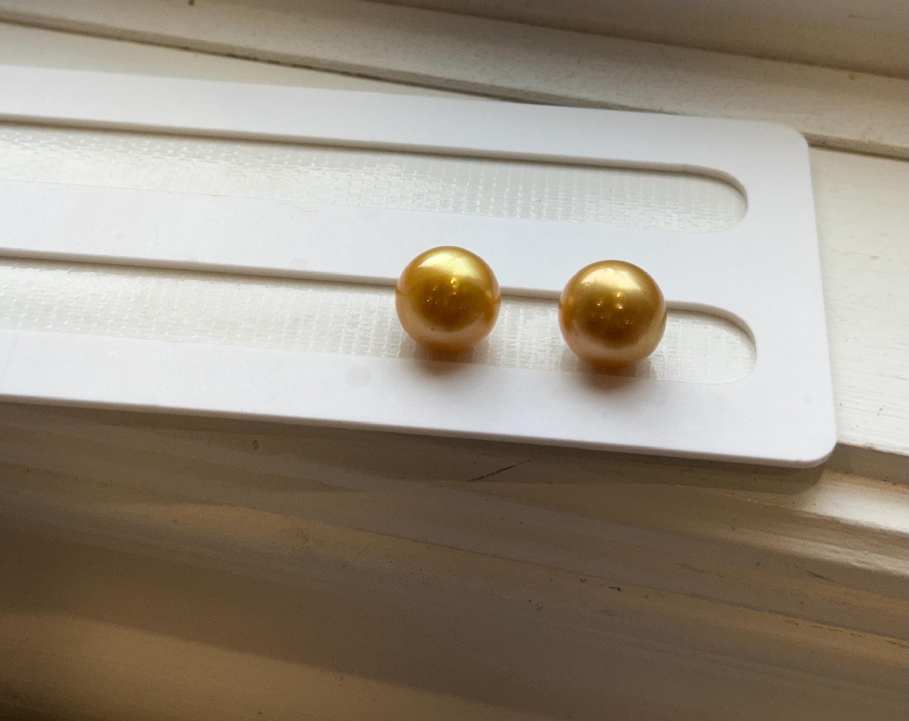 Sold out!! WL 12.7mm South Sea Deep Golden Pearl. 18K Yellow gold thick Studs, cad429.99