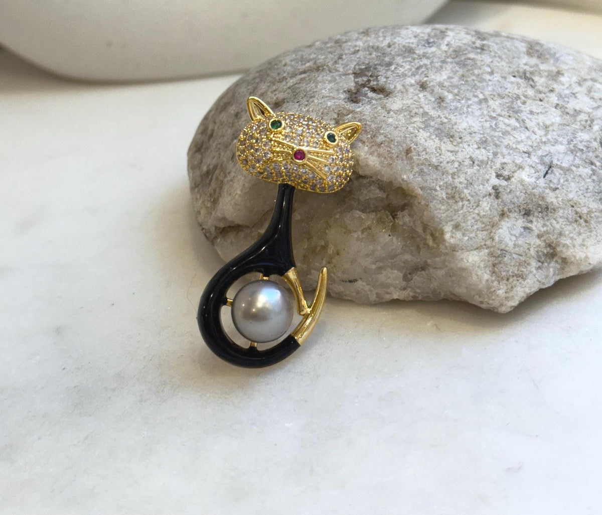 Tahitian Platinum ocean pearl Cat brooch pendant 2in1: Extreme strong luster mirrored, 10.3mm. s925 silver chain not included. gift for her birthday