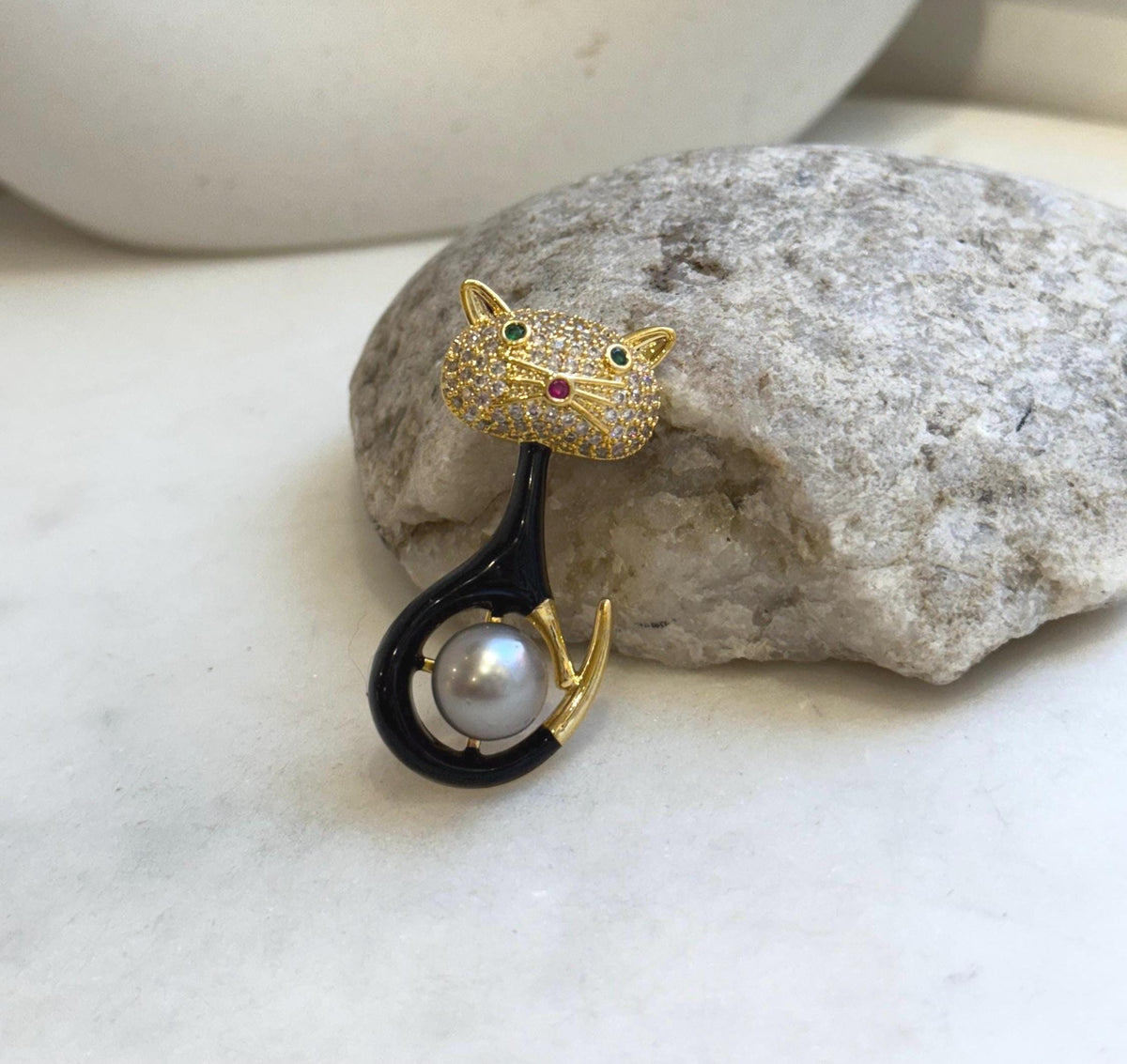 Tahitian Platinum ocean pearl Cat brooch pendant 2in1: Extreme strong luster mirrored, 10.3mm. s925 silver chain