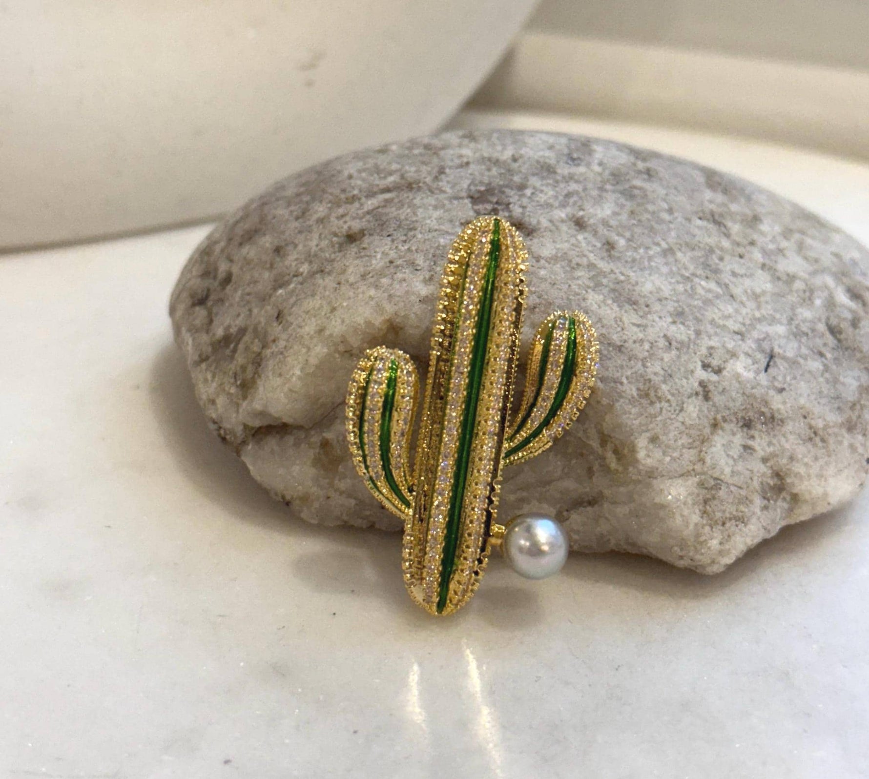 Akoya ocean pearl Cactus brooch: Extreme luster mirrored, 7.1mm, Blue silver.