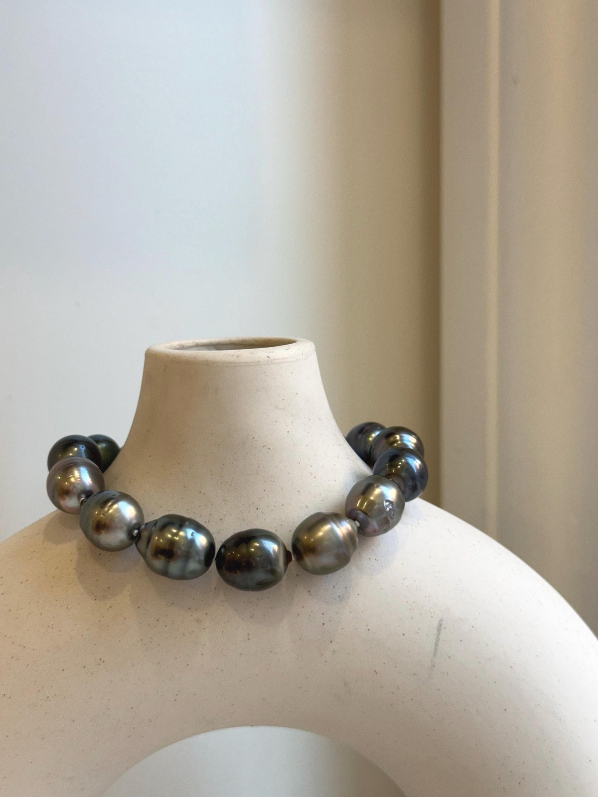 Elly’s 10.1-11.7mm 14pcs Tahitian Ocean peacock green huber Pearls Bracelet: Extreme luster, 8.1” knotted. Pearl jewelry idea. Gift for her daily wear