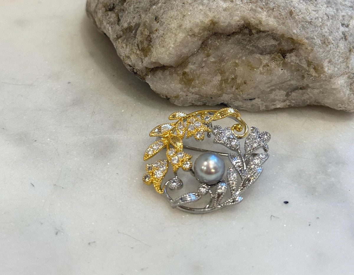 Akoya ocean pearl Floral brooch pendant 2in1: Extreme luster mirrored, 7.4mm, Blue silver. s925 silver chain not included. daily brooch