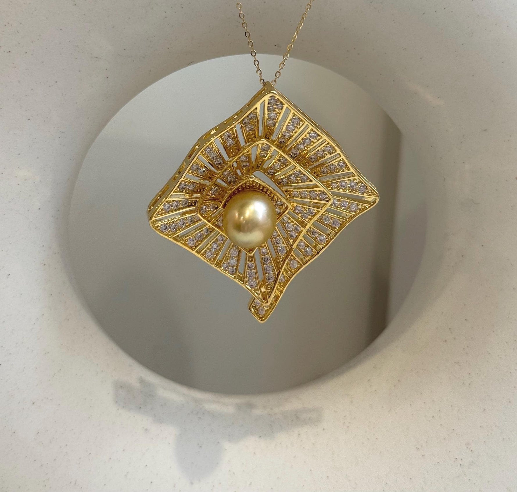 Elly’s South Sea ultra Gold Pearl Vintage Brooch Pendant 2in1: Strong luster, 10.1mm Pearl, 3.5x3.8cm, Gift for her brooch