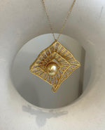 Elly’s South Sea ultra Gold Pearl Vintage Brooch Pendant 2in1: Strong luster, 10.1mm Pearl, 3.5x3.8cm, Gift for her