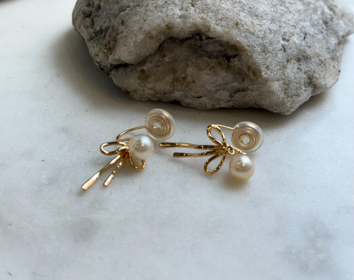 7mm Akoya ocean Golden pearls butterfly Bow earings no piercings: Extreme luster mirrored, s925 silver earrings. Pearl jewelry idea.