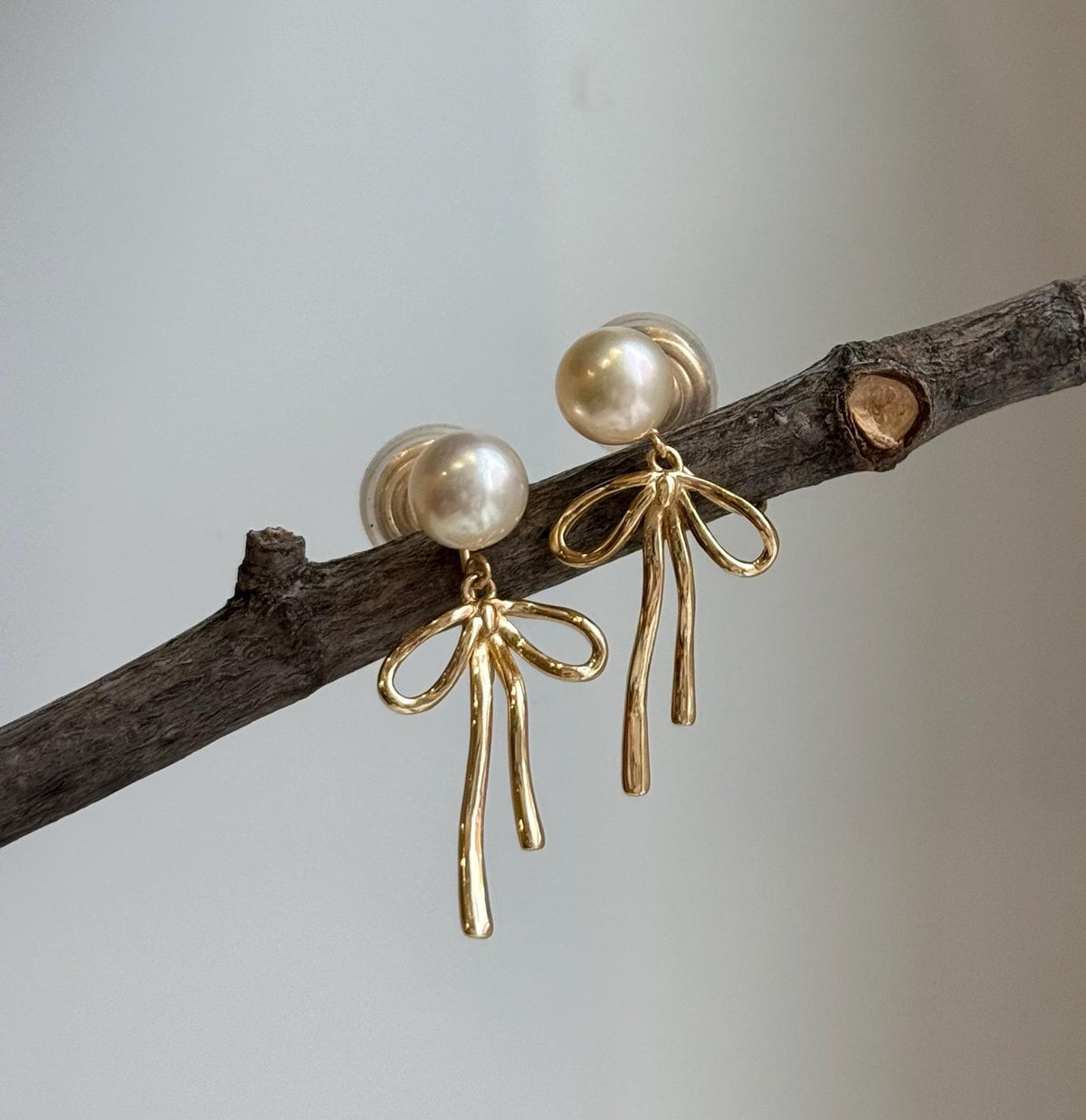 7mm Akoya ocean Golden pearls butterfly Bow earings no piercings: Extreme luster mirrored, s925 silver earrings. Pearl jewelry idea.