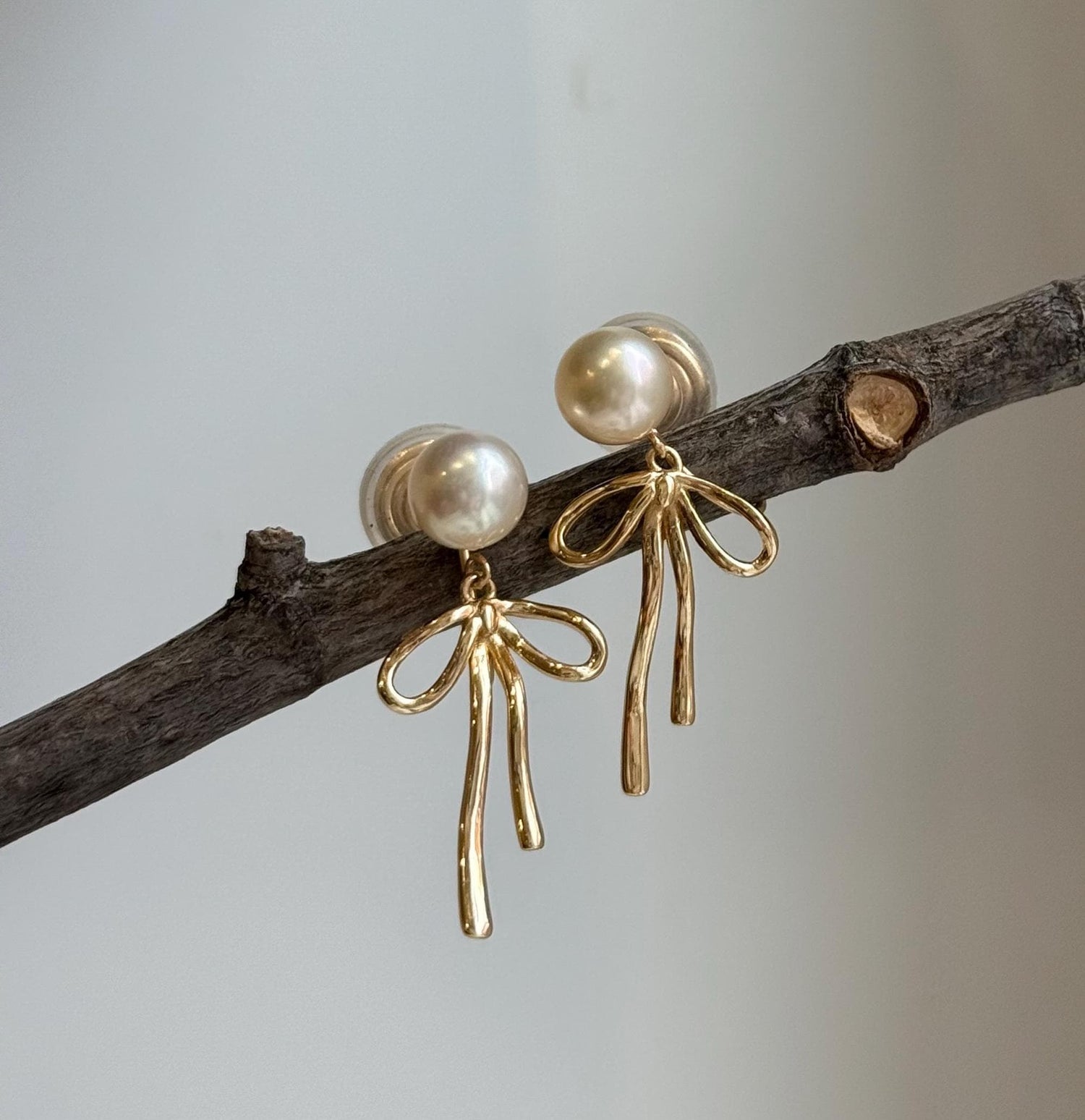 7mm Akoya ocean Golden pearls butterfly Bow earings no piercings: Extreme luster mirrored, s925 silver earrings. Pearl jewelry idea.