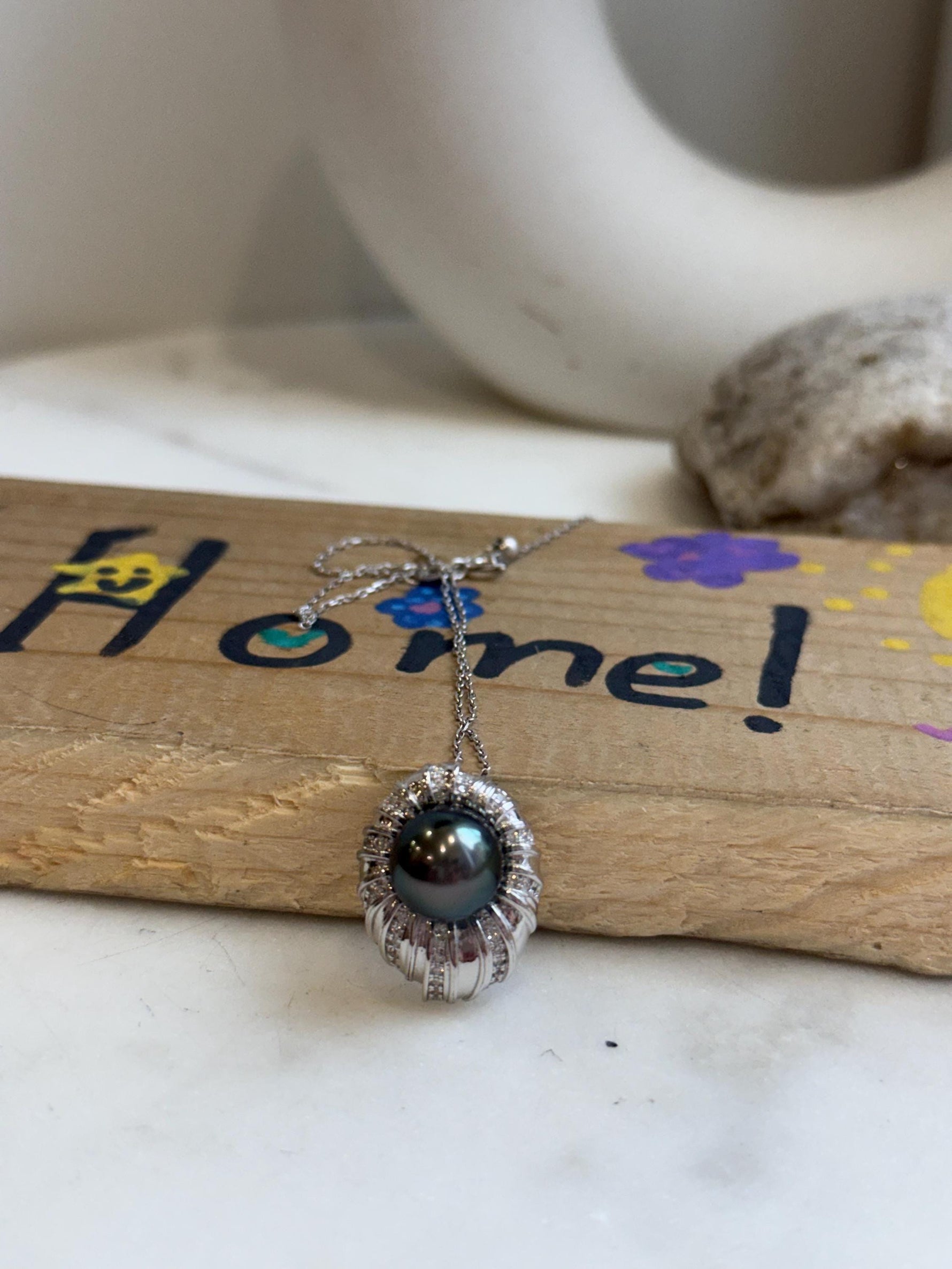 Elly’s 10.2mm Tahitian peacock green Ocean Pearl pendant: Extreme luster mirrored, S925 silver pendant chain set. Pearl jewelry.