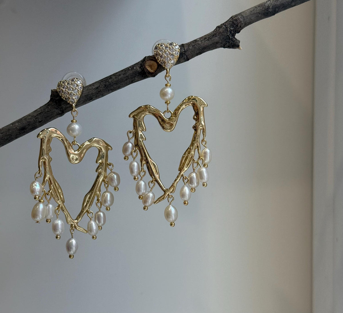20pcs White Pearls Earrings Chandeliers: Extreme luster pearls, 4.2-5.6mm, Boho earrings. Pearl Jewelry Idea