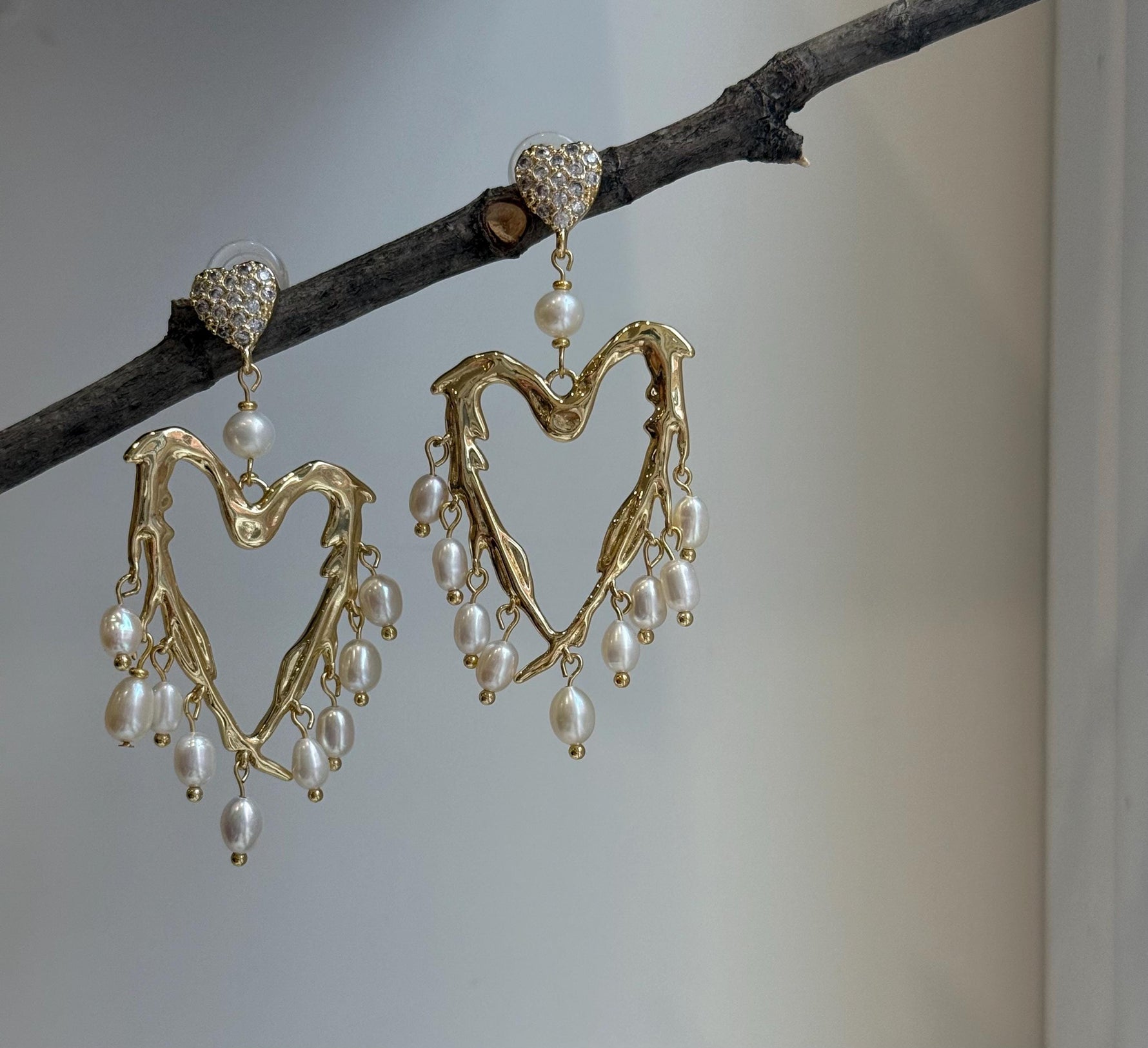 20pcs White Pearls Earrings Chandeliers: Extreme luster pearls, 4.2-5.6mm, Boho earrings. Pearl Jewelry Idea