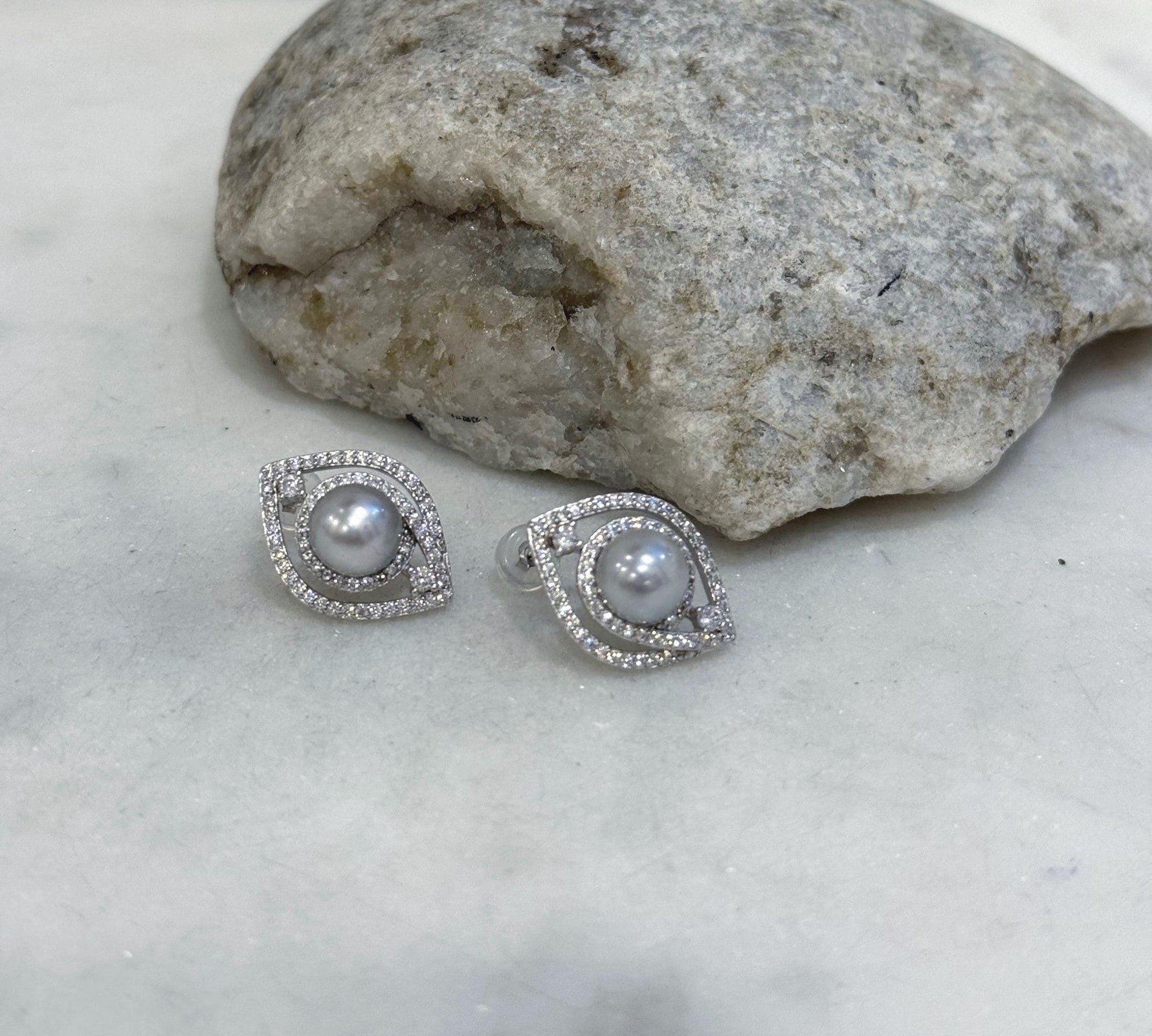7.5mm Akoya ocean Blue silver pearls earings: Extreme luster mirrored, 1.4x1.9cm, s925 silver earrings. Pearl jewelry idea.