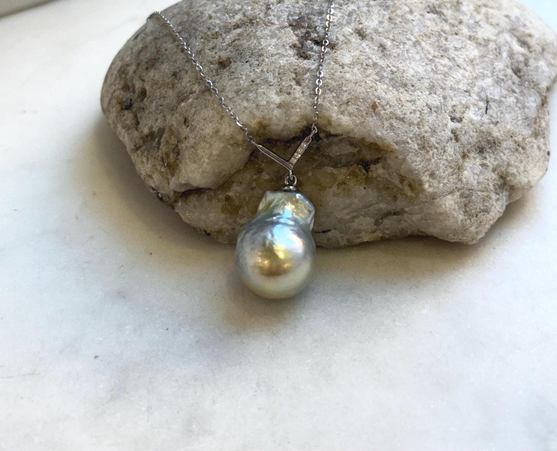 South sea golden baroque Pearl pendant: Extreme luster mirrored, silver golden pearl, 14.7x19.5mm, S925 silver cool pendant chain set.