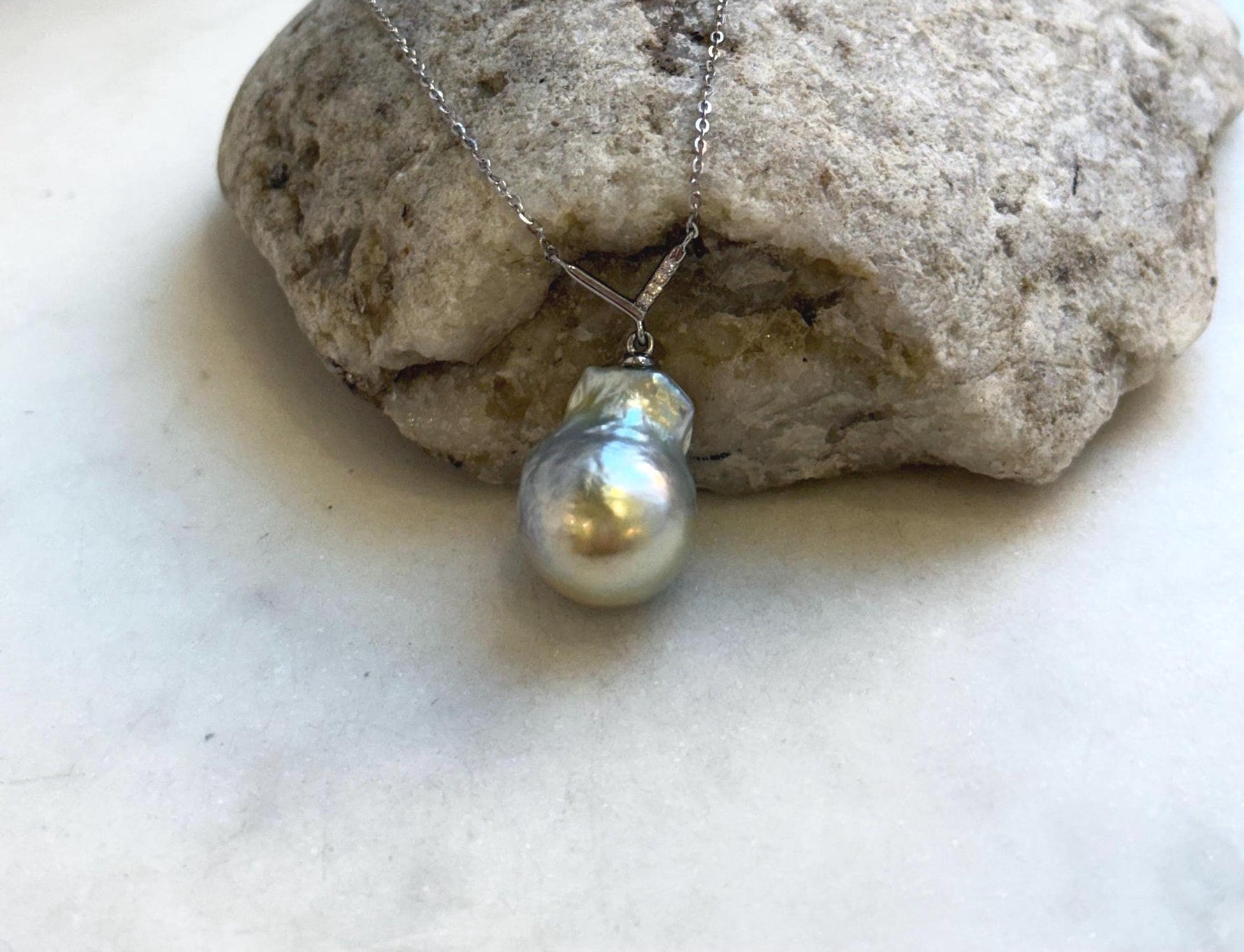 South sea golden baroque Pearl pendant: Extreme luster mirrored, silver golden pearl, 14.7x19.5mm, S925 silver cool pendant chain set.