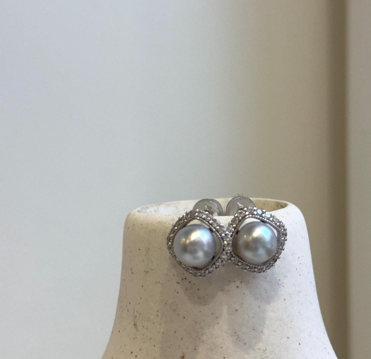 Elly’s 7.7mm Akoya ocean Blue silver pearls earings: Extreme luster mirrored, 1.2x1.2cm, s925 silver earrings. Pearl jewelry idea.